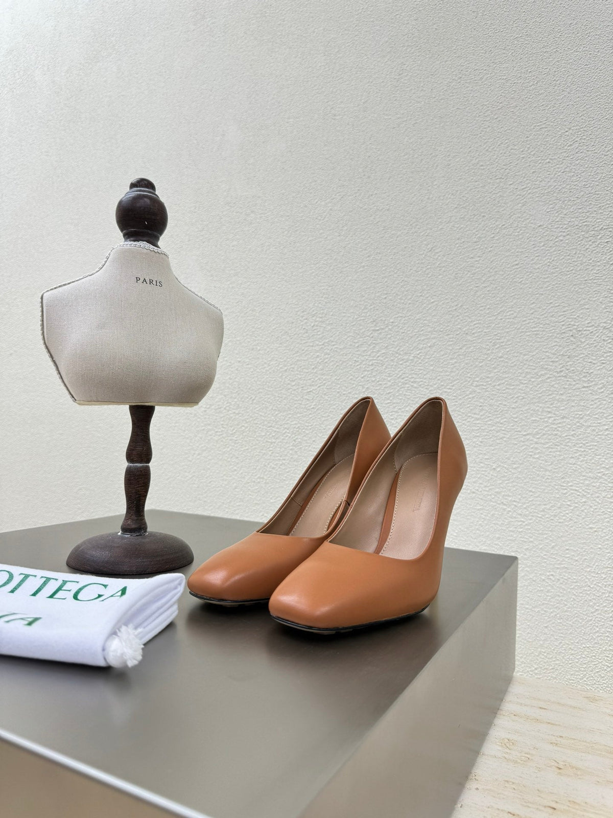 KNOT HIGH PUMP IN BRONZE BROWN AND GOLD METAL HEEL 9 CM