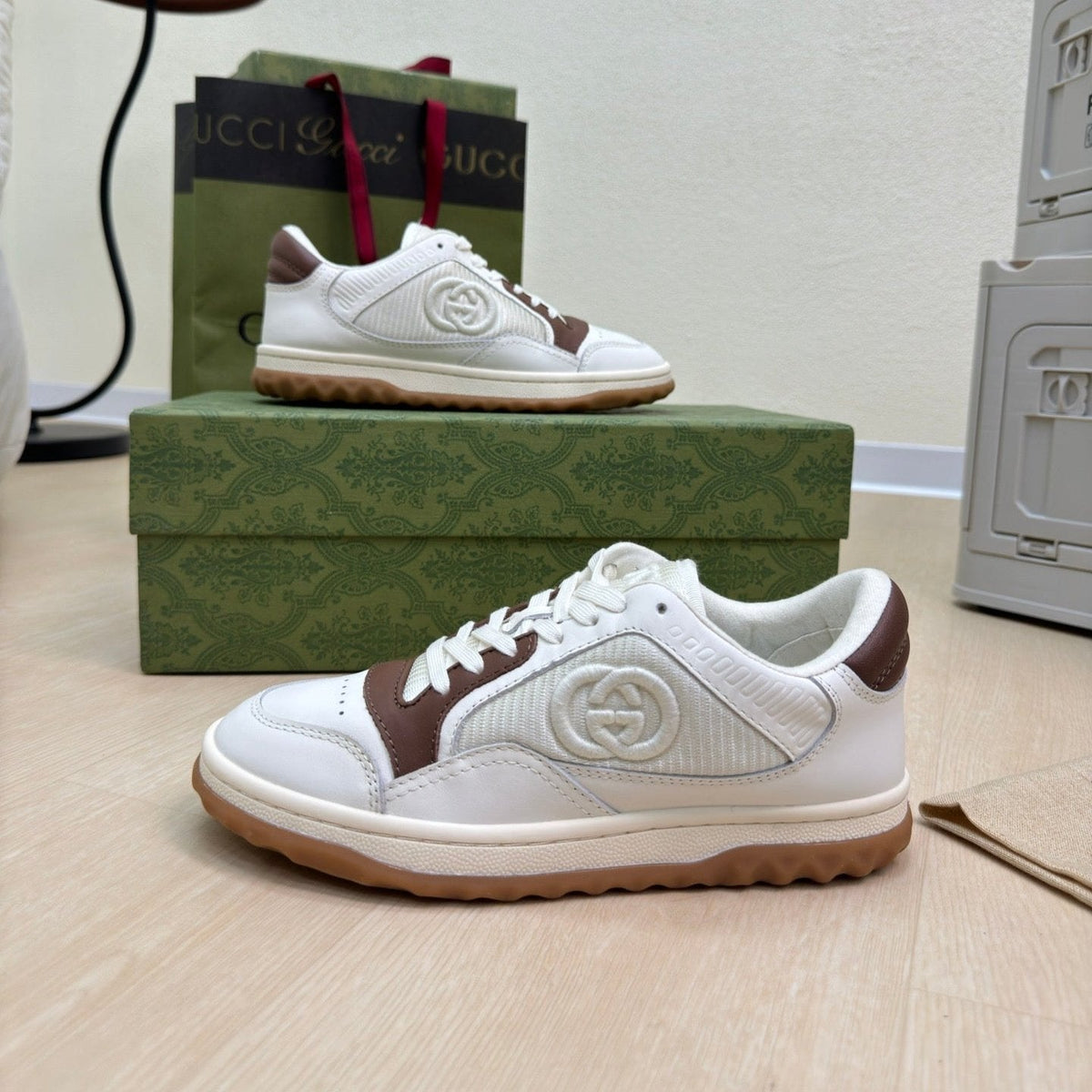 GG INTERLOCKING G SNEAKER WHITE BROWN CALFSKIN AND FABRIC