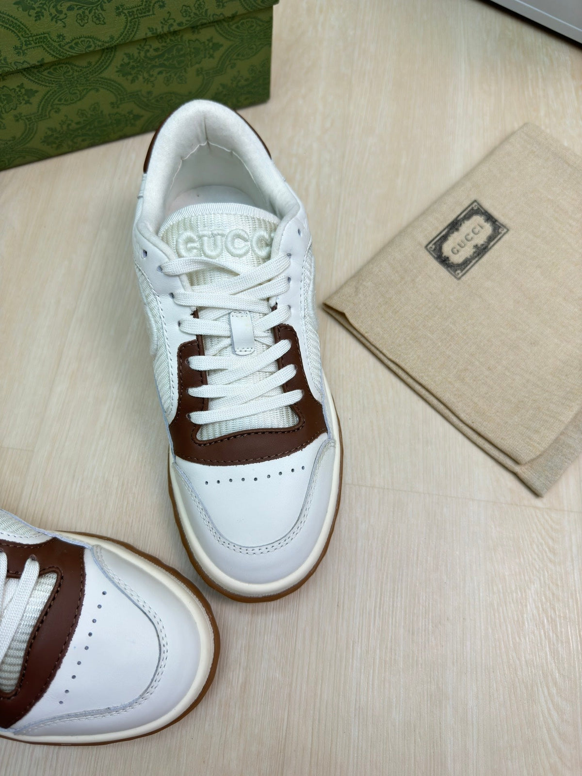 GG INTERLOCKING G SNEAKER WHITE BROWN CALFSKIN AND FABRIC
