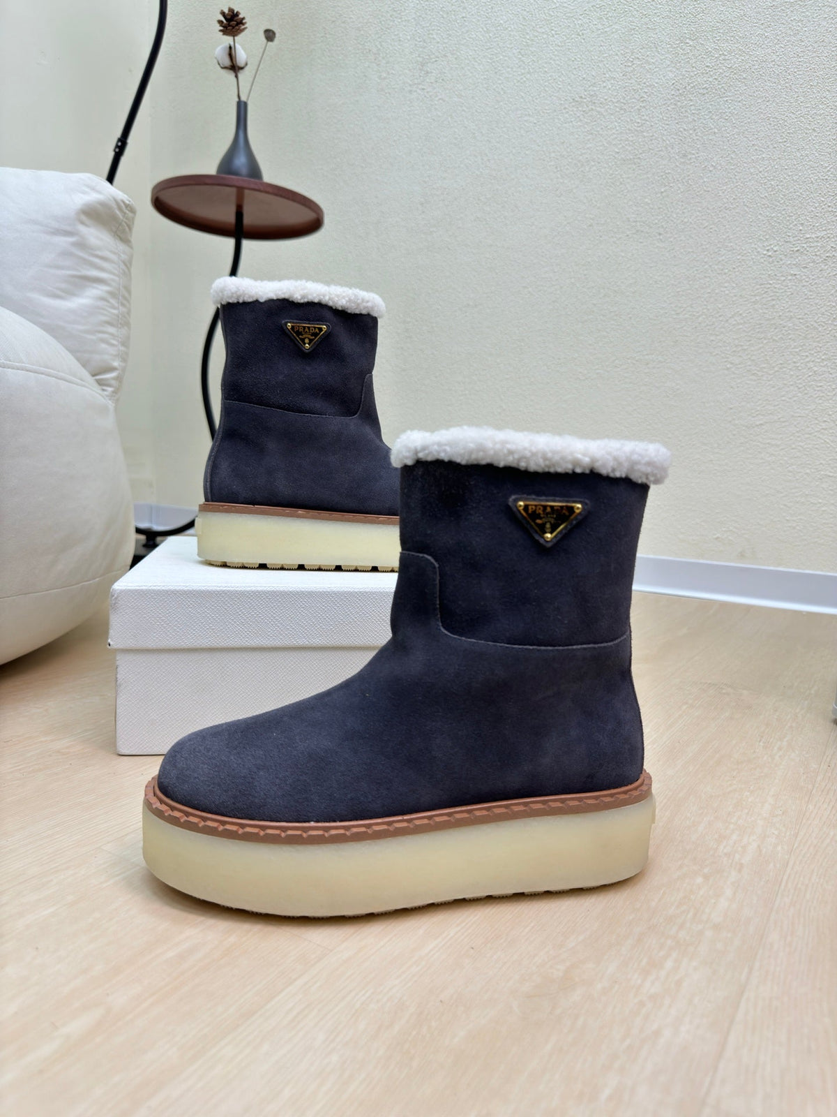 SUEDE BOOTS SLATE GRAY WITH SHEARLING LINING AND RUBBER FLATFORM SOLE