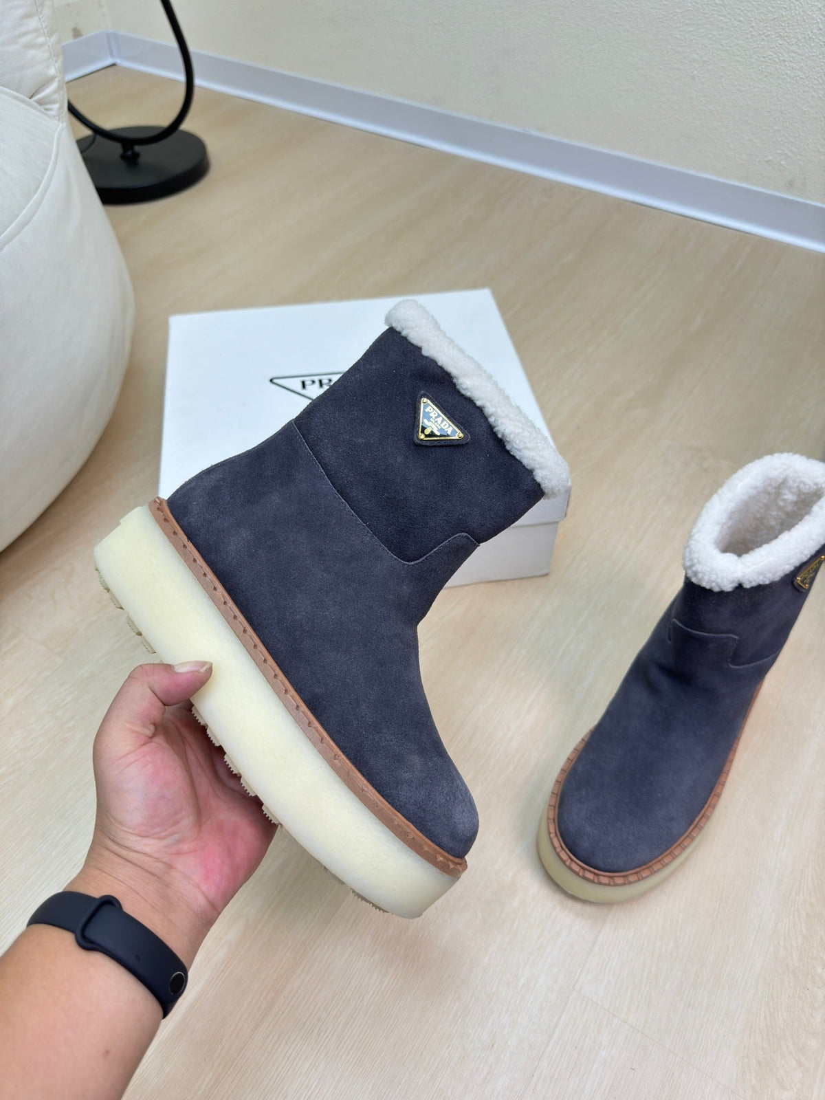 SUEDE BOOTS SLATE GRAY WITH SHEARLING LINING AND RUBBER FLATFORM SOLE