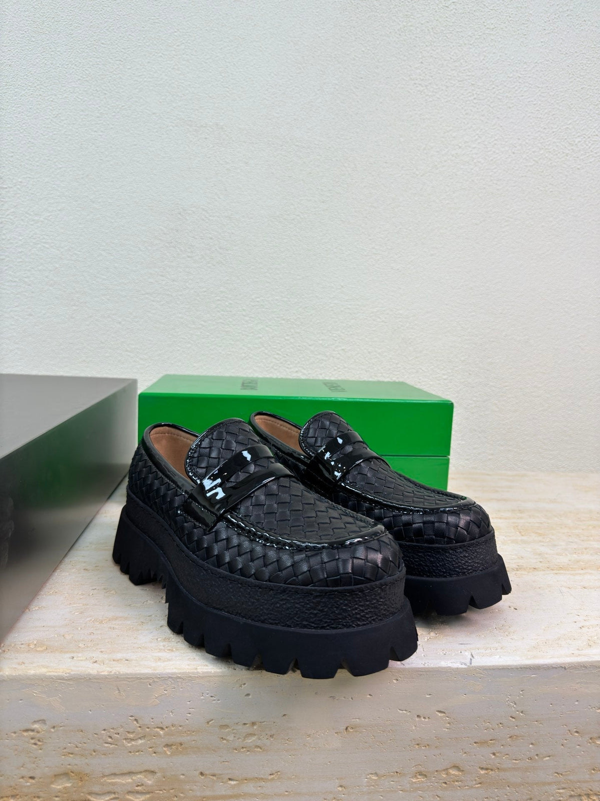 HADDOCK MOCCASIN IN BLACK CALFSKIN WITH WOVEN DESIGN