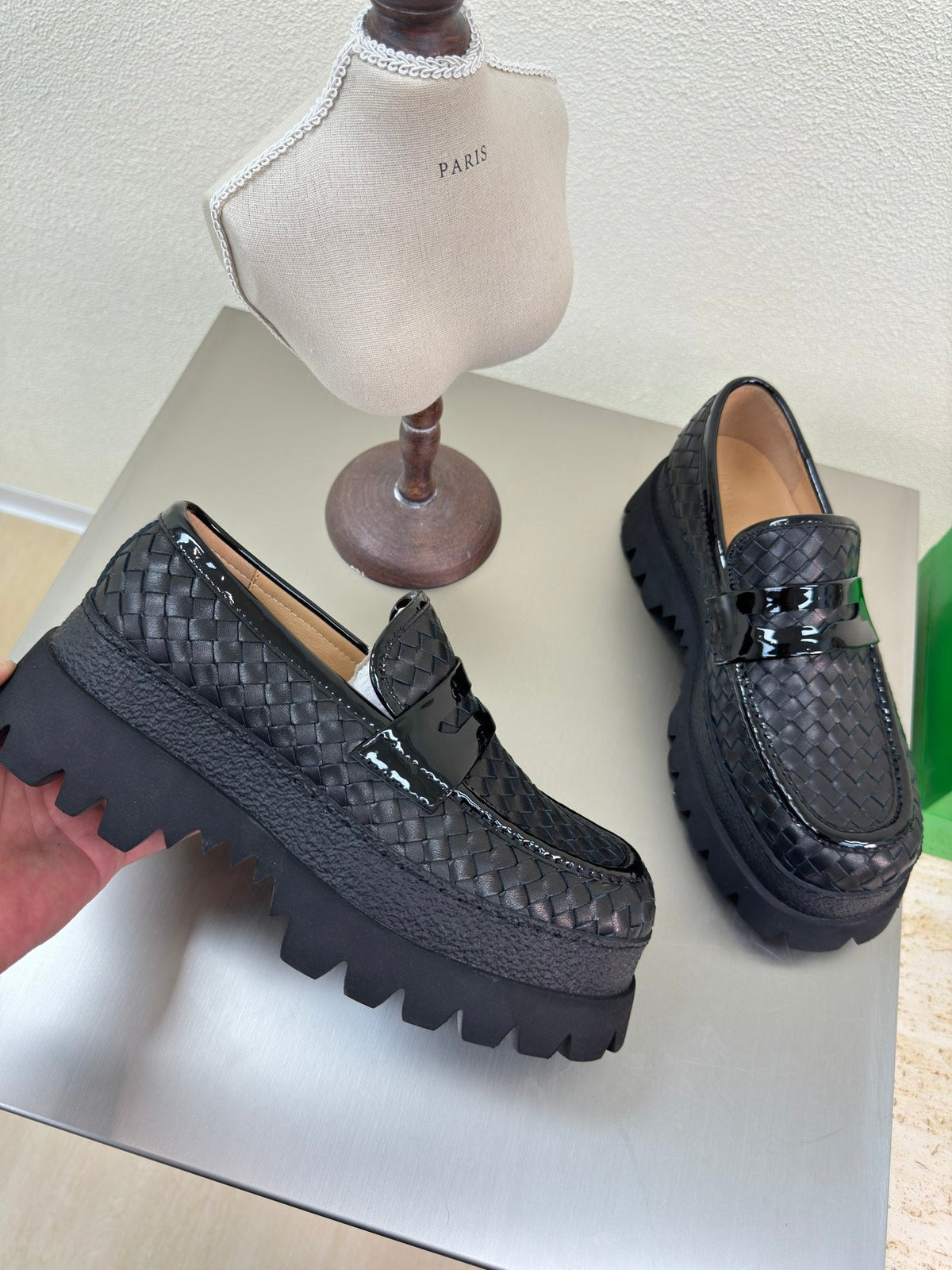 HADDOCK MOCCASIN IN BLACK CALFSKIN WITH WOVEN DESIGN