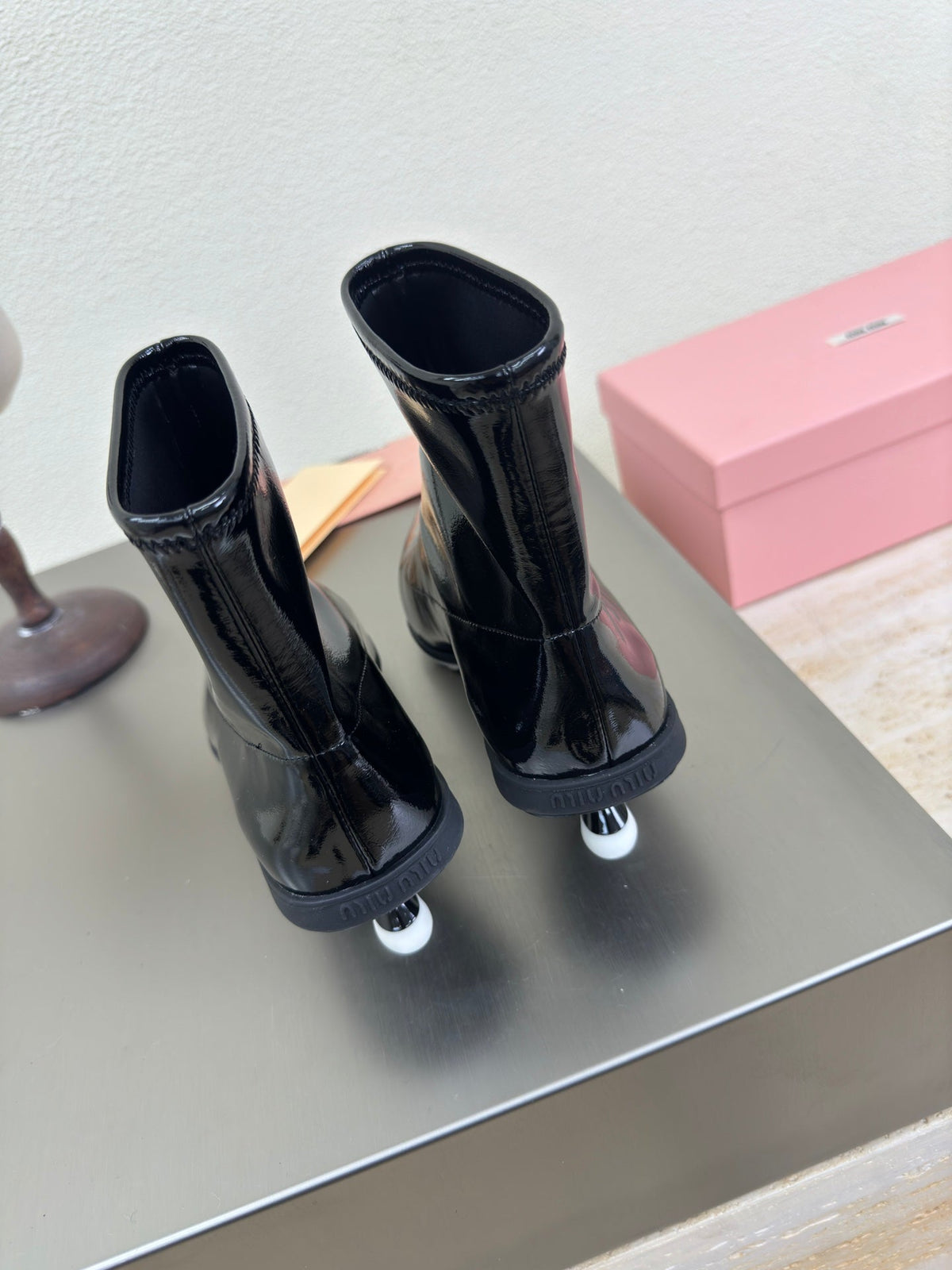 ANKLE POINTED-TOE BOOTS IN BLACK GLOSSY CALFSKIN