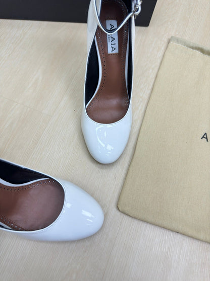 DECOLLETE PUMPS IN WHITE PATENT CALFSKIN