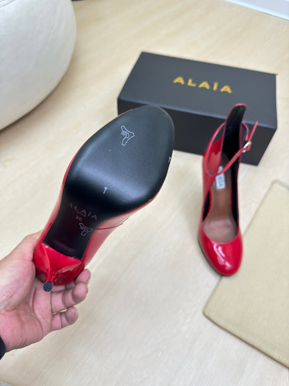 DECOLLETE PUMPS IN CHERRY RED PATENT CALFSKIN