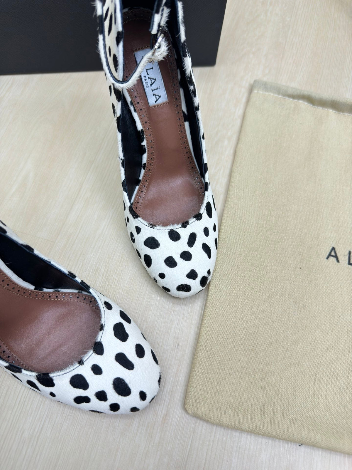 DECOLLETE PUMPS IN BLACK MIX WHITE DOTS HAIRCALF