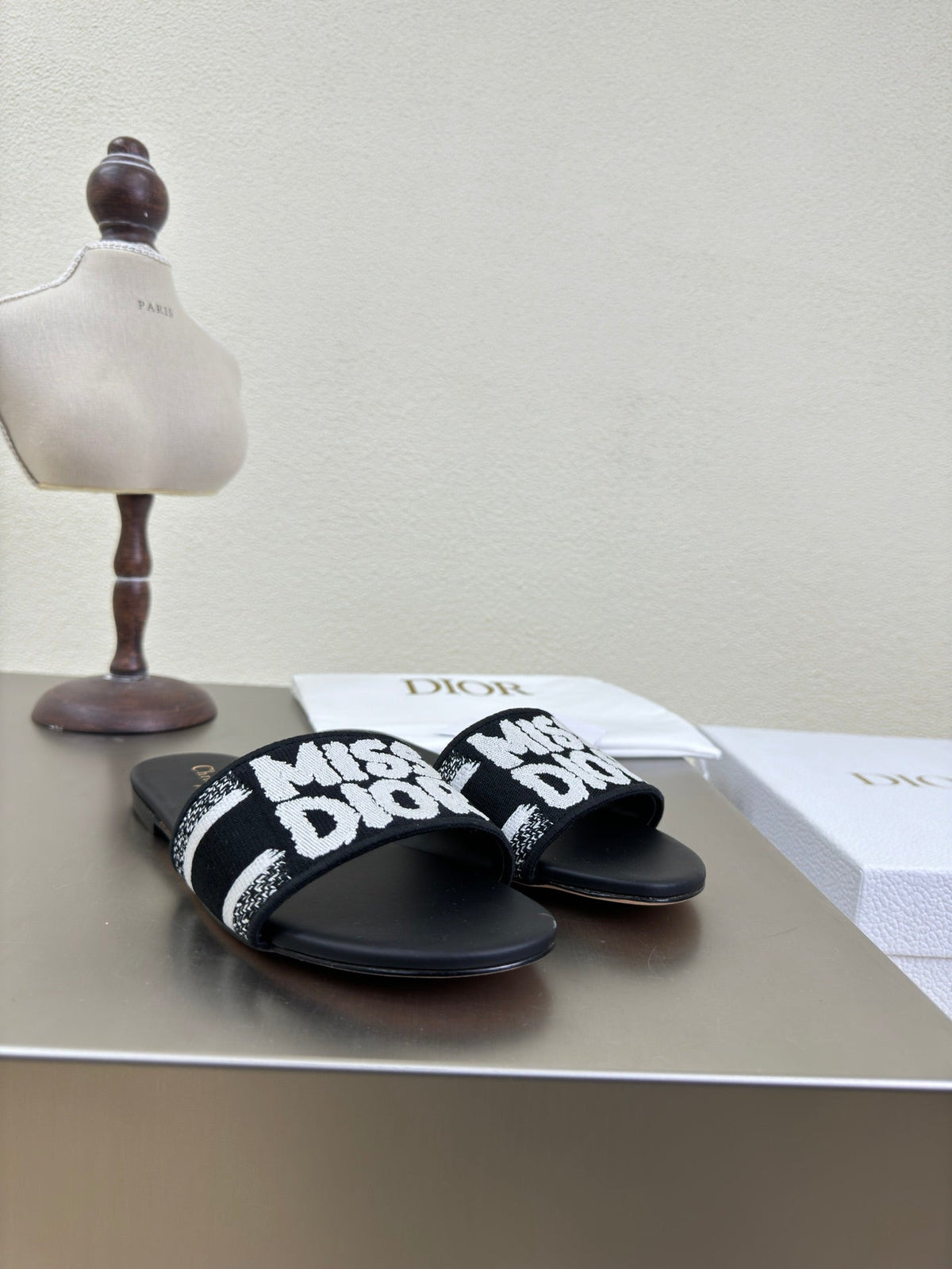 DWAY SLIDE EMBROIDERED COTTON AND BLACK MISS DIOR ALLOVER MOTIF