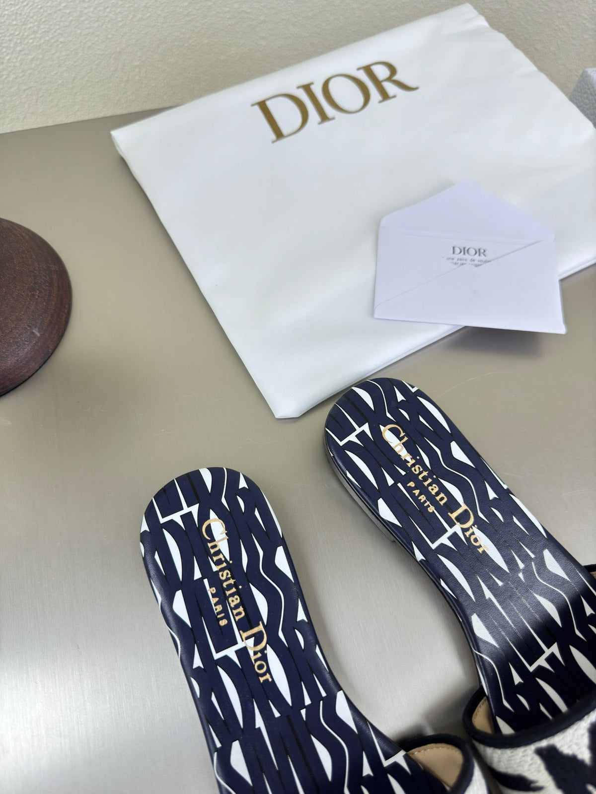 DWAY SLIDE EMBROIDERED COTTON AND NAVY BLUE MISS DIOR ALLOVER MOTIF