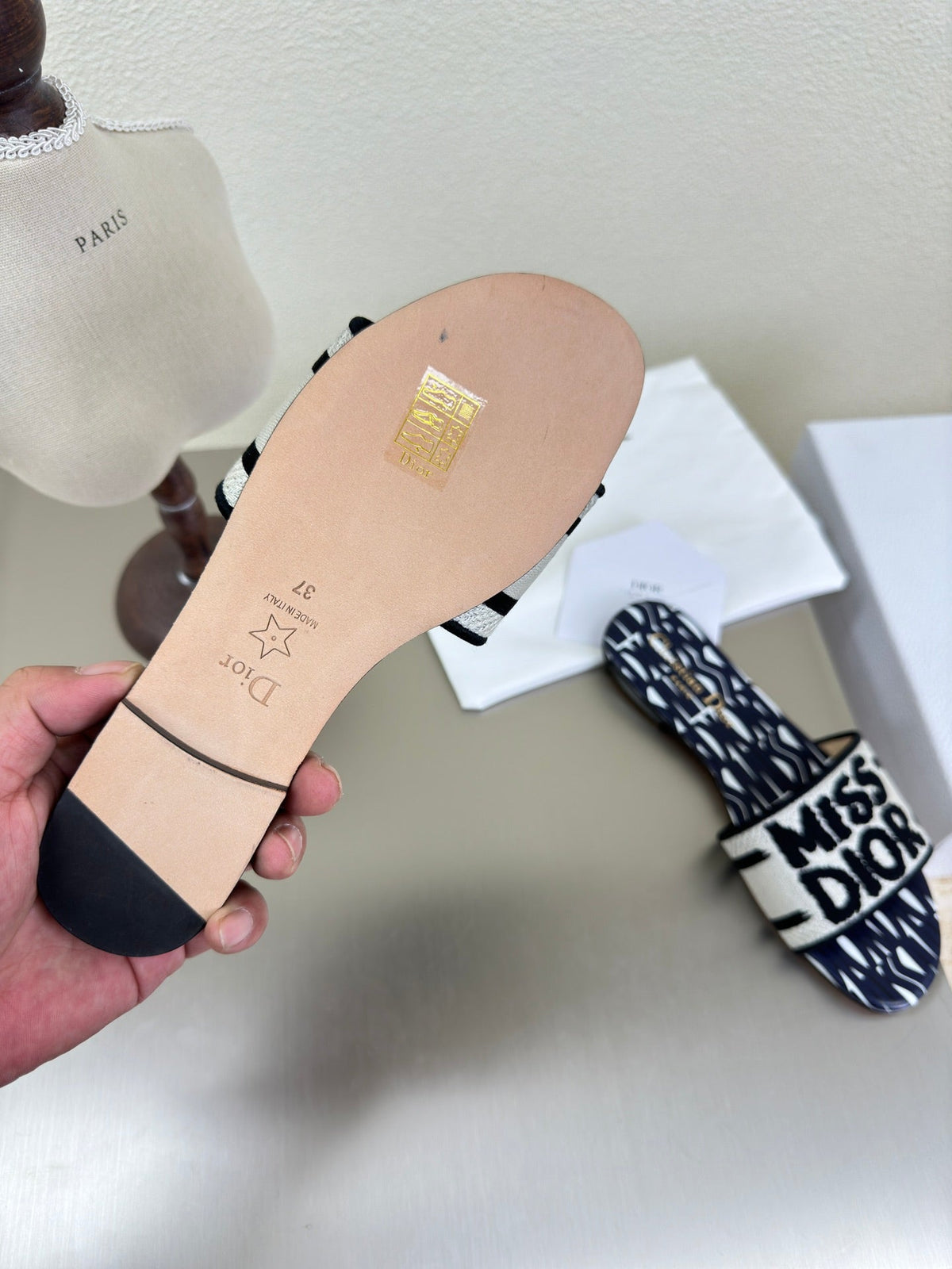 DWAY SLIDE EMBROIDERED COTTON AND NAVY BLUE MISS DIOR ALLOVER MOTIF