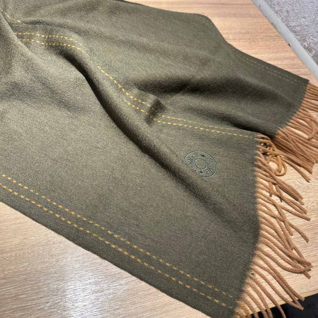 UNIE BRODEE MUFFLER 200 CM IN SEAWEED GREEN CASHMERE