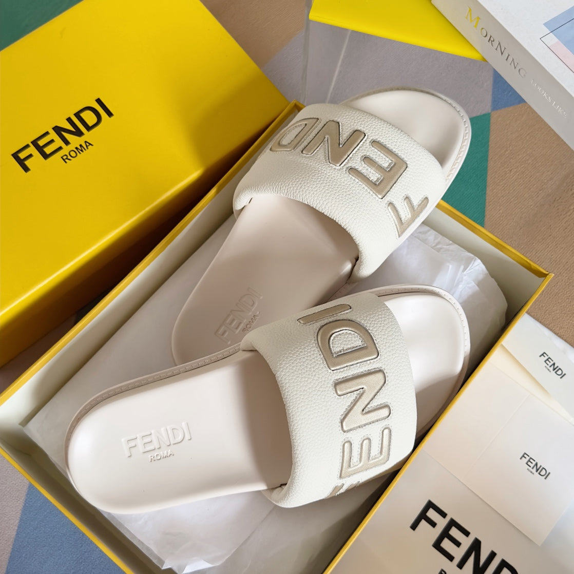 FENDI ROMA SLIDE IN WHITE GRAINED CALFSKIN WITH LOGO