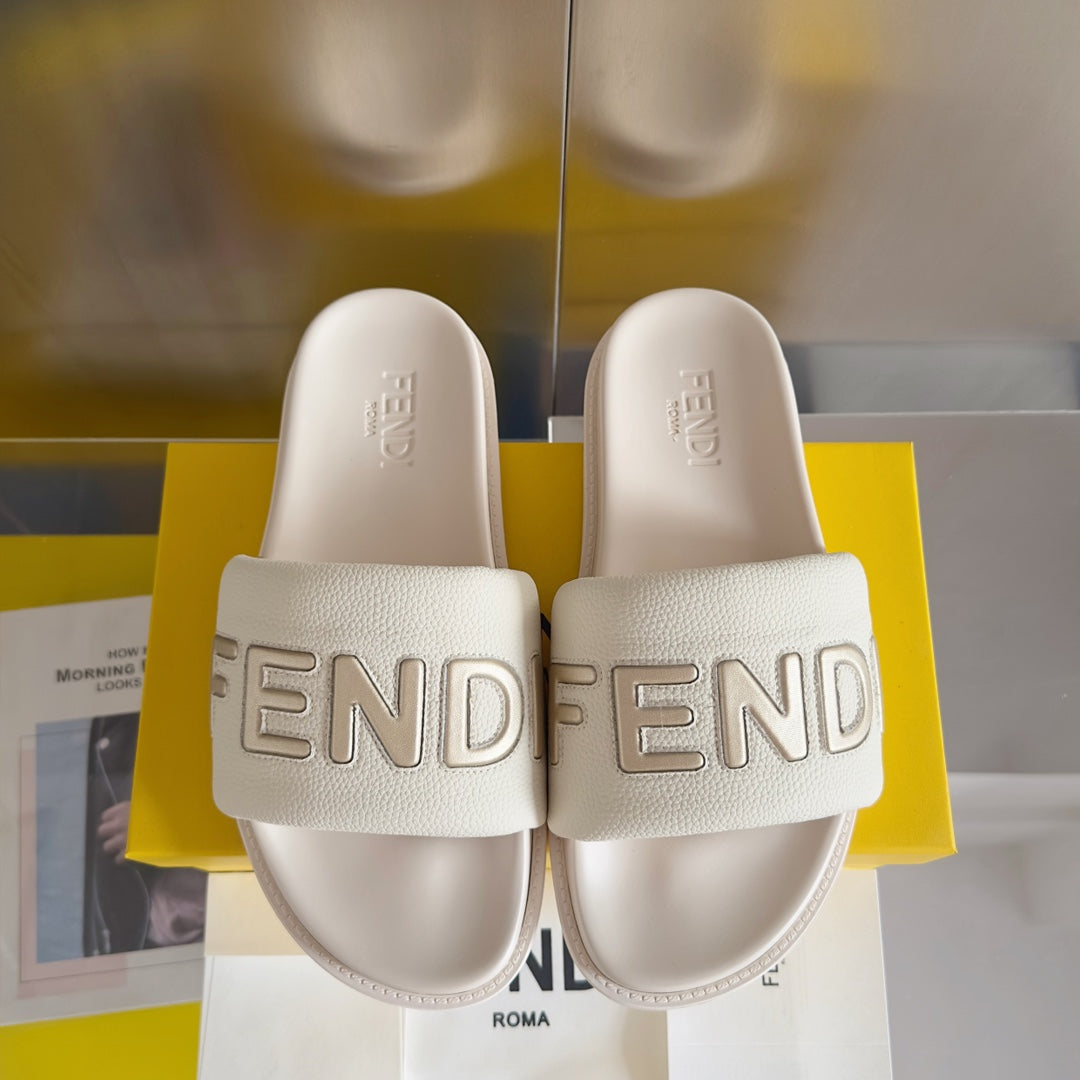 FENDI ROMA SLIDE IN WHITE GRAINED CALFSKIN WITH LOGO