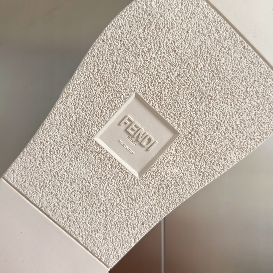 FENDI ROMA SLIDE IN WHITE GRAINED CALFSKIN WITH LOGO