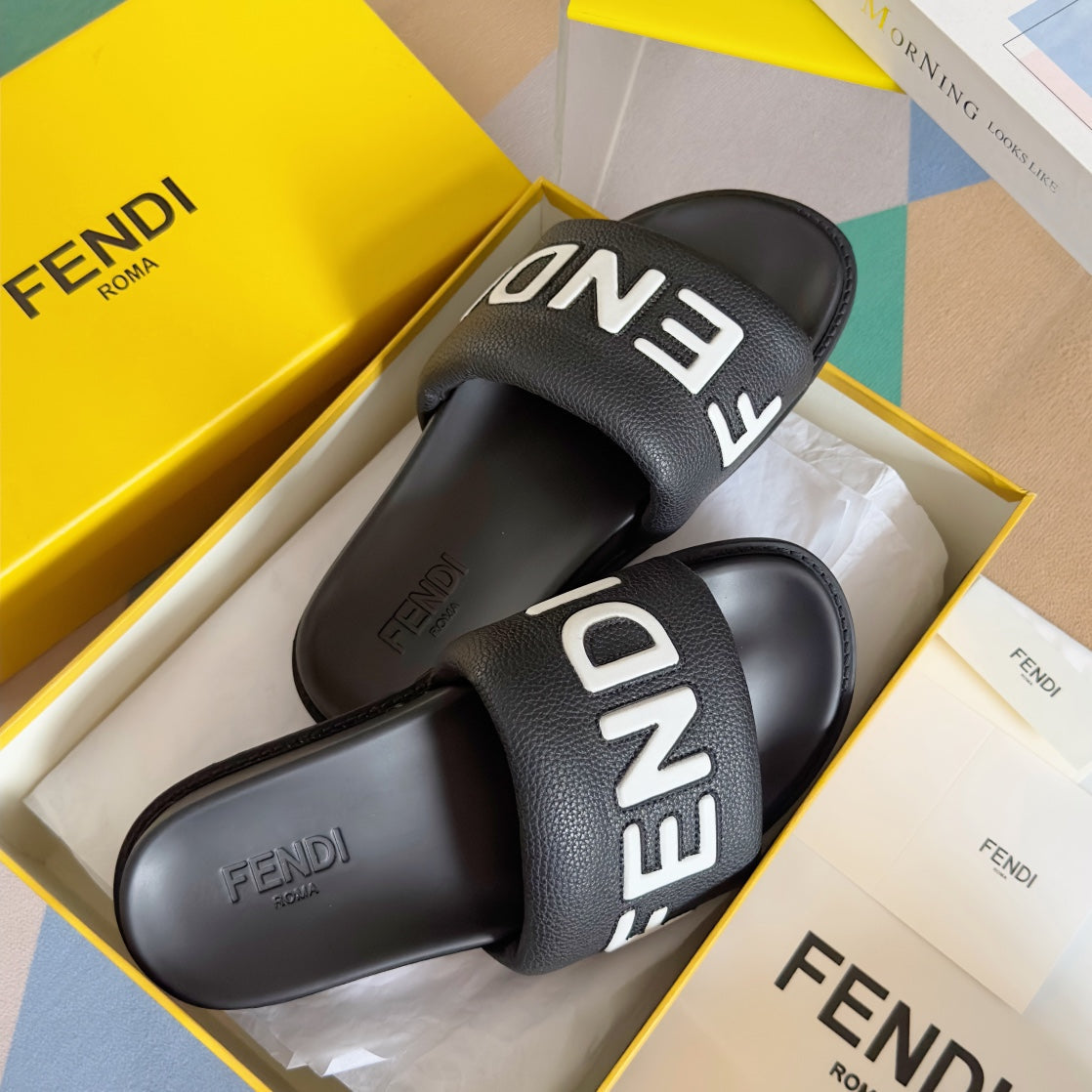 FENDI ROMA SLIDE IN BLACK GRAINED CALFSKIN WITH WHITE LOGO