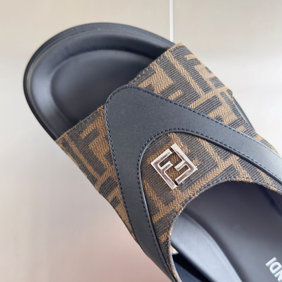 FENDI DIAGONAL ONE-STRAP SLIDE IN BLACK MIX BROWN MONOGRAM CALFSKIN