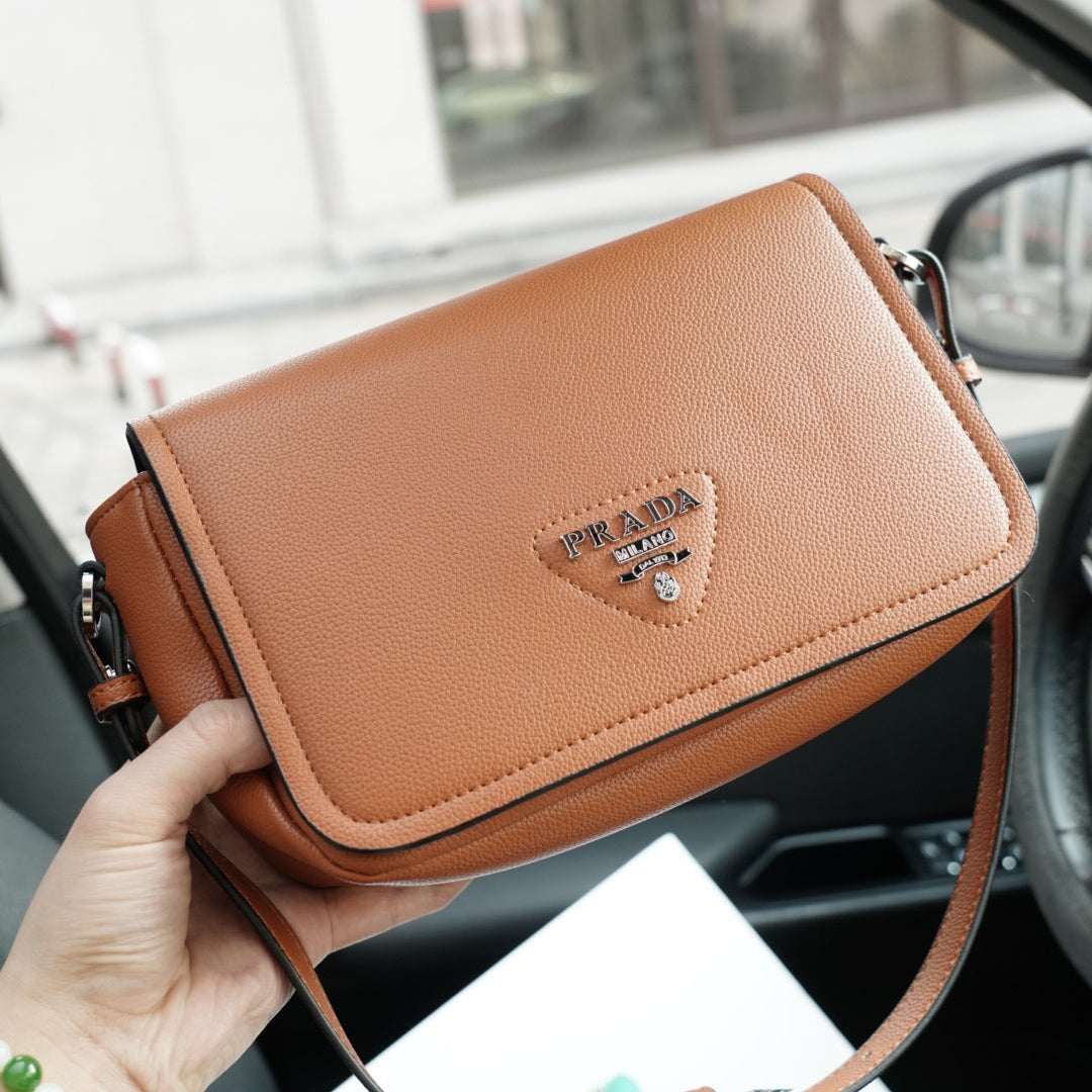 SHOULDER BAG 26 IN BROWN SHINY GRAINED CALFSKIN