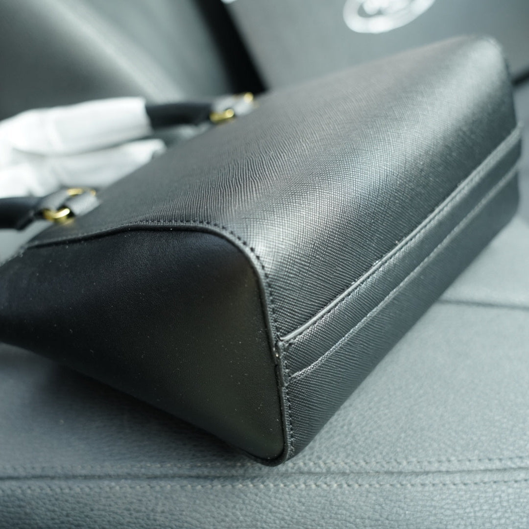 RE-EDITION TOP HANDLE BAG 20 IN BLACK CALFSKIN