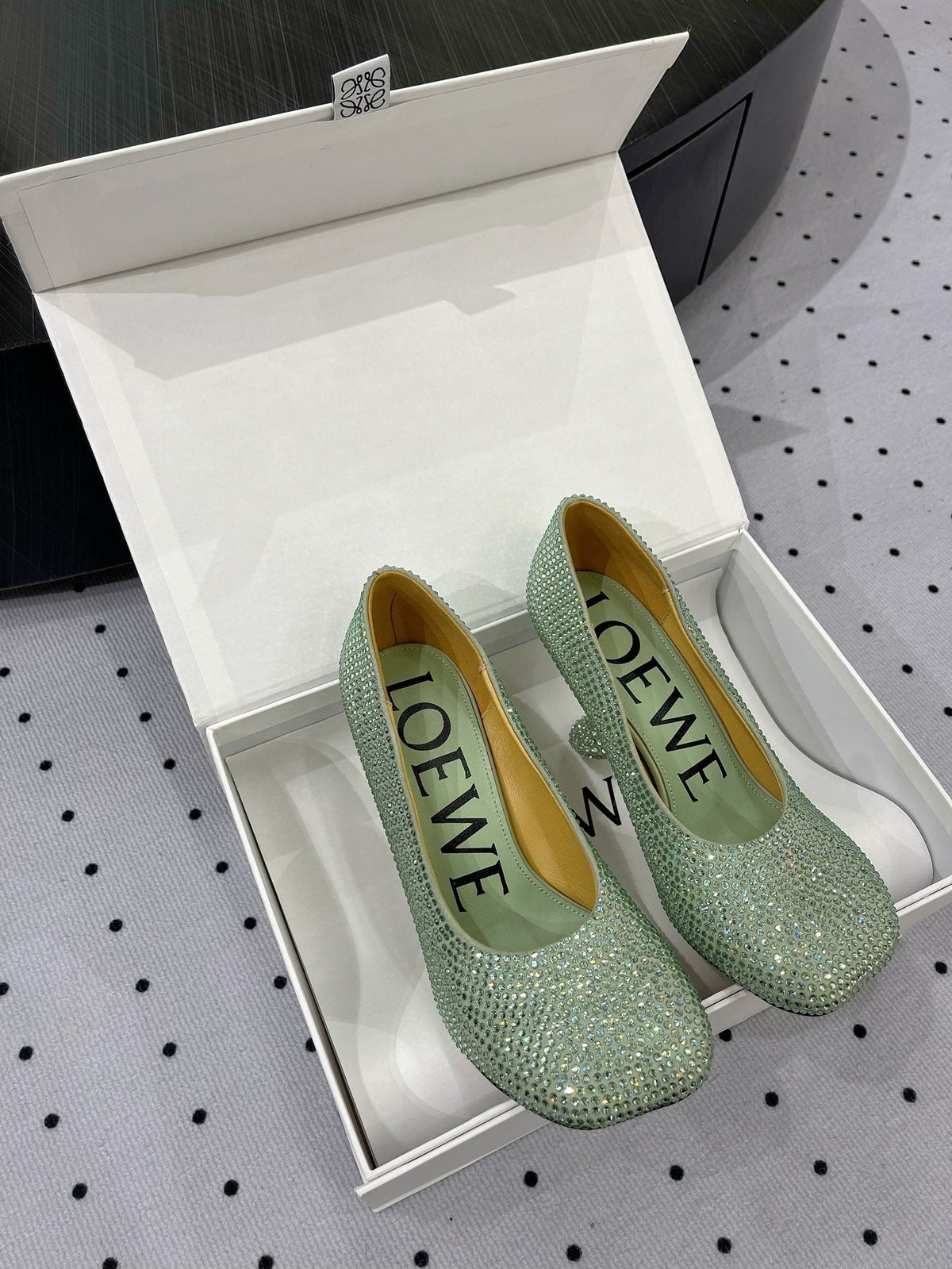 Loew pump 100 in suede and allover rhinestones pastel green