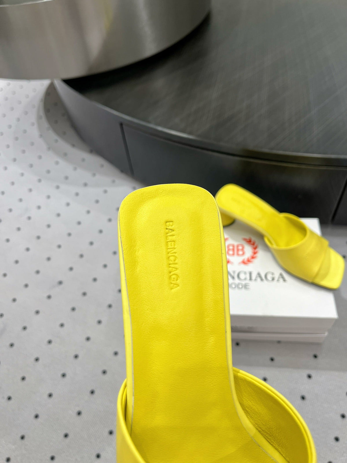 SQUARE-TOE MEDIUM HEEL MULES IN YELLOW CALFSKIN LOGO EMBOSSED
