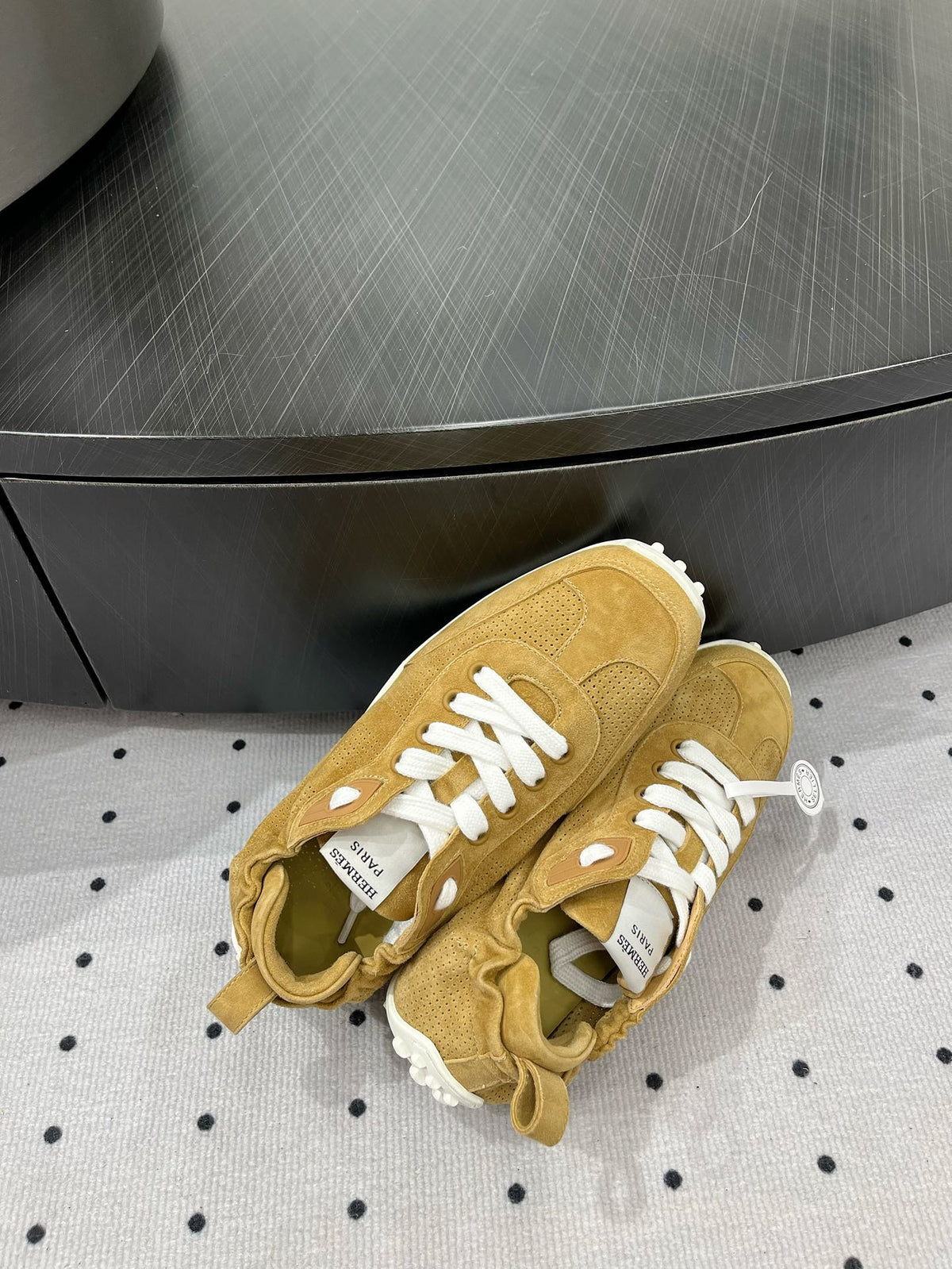 TRAIL SNEAKER IN DIJON YELLOW SUEDE
