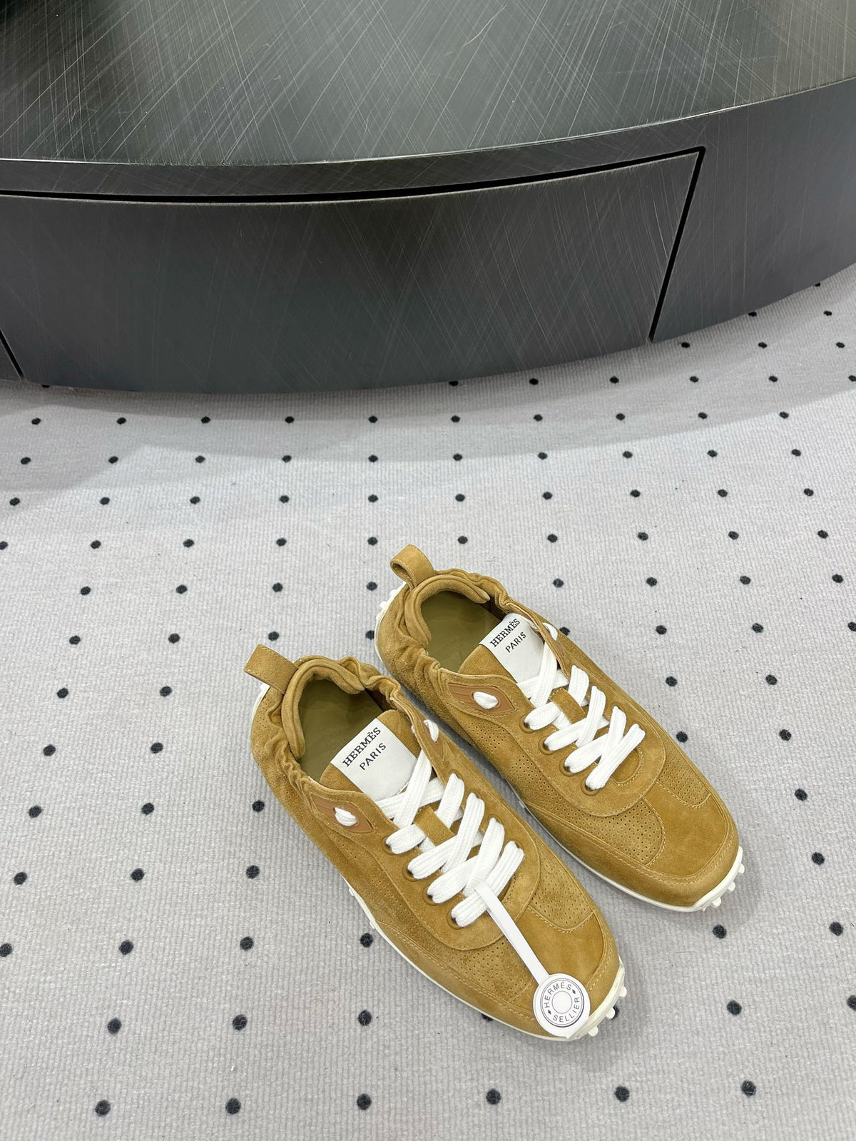 TRAIL SNEAKER IN DIJON YELLOW SUEDE