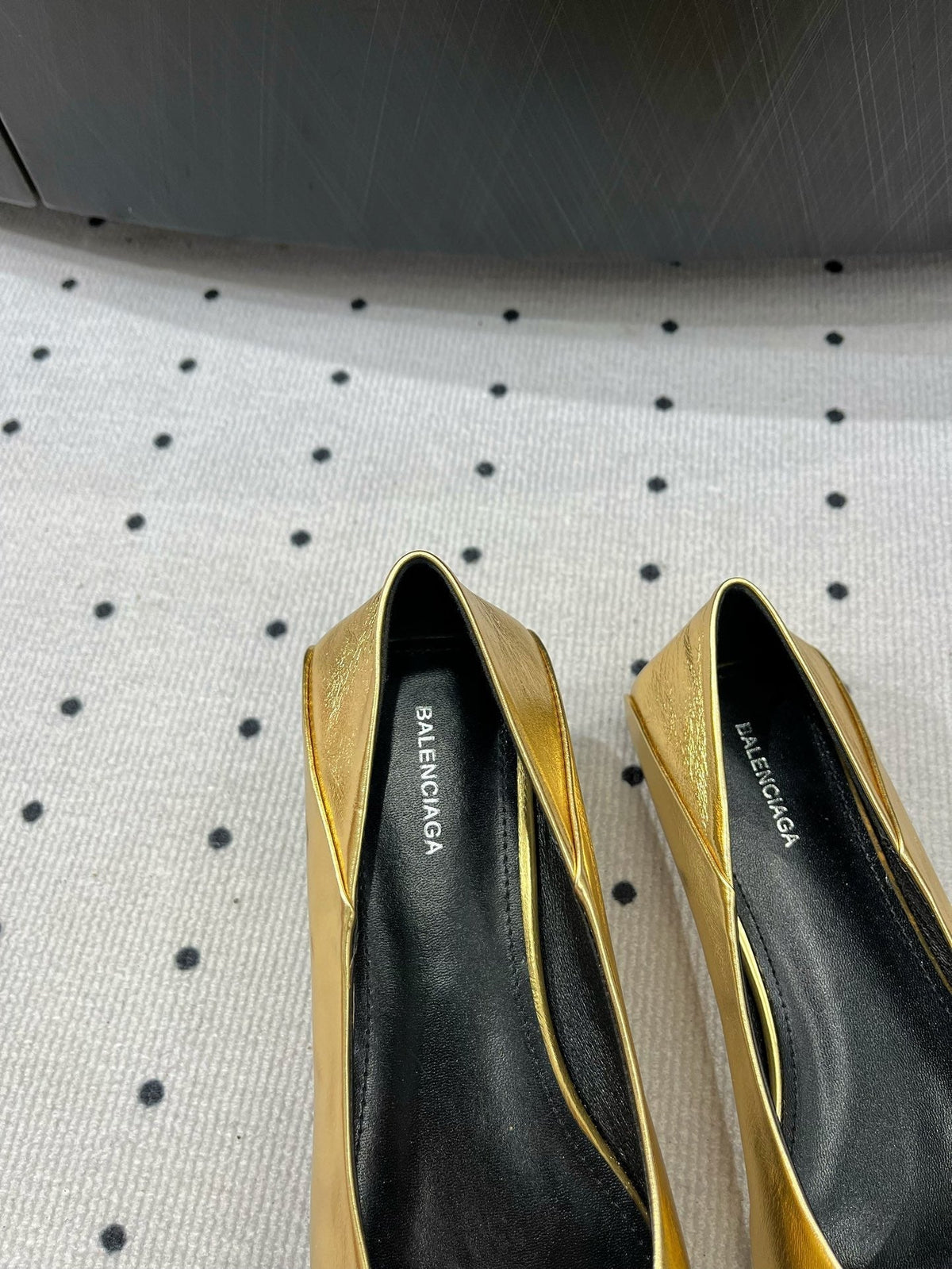 POINTED BB GOLD BUCKLE BALLET FLAT IN GOLD METALLIC SHINY CALFSKIN