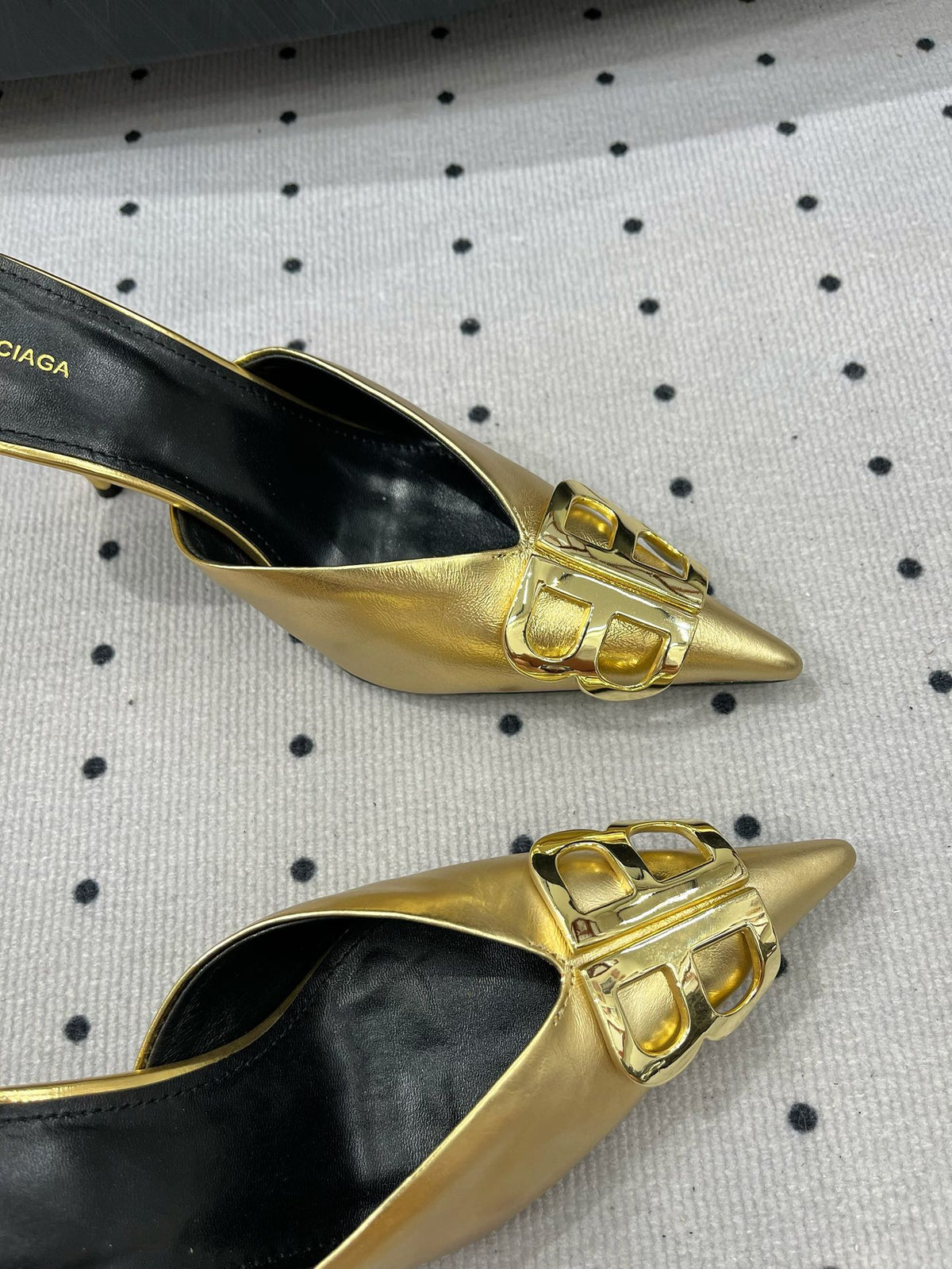 POINTED BB GOLD BUCKLE HEELED SLINGBACK IN GOLD METALLIC SHINY CALFSKIN