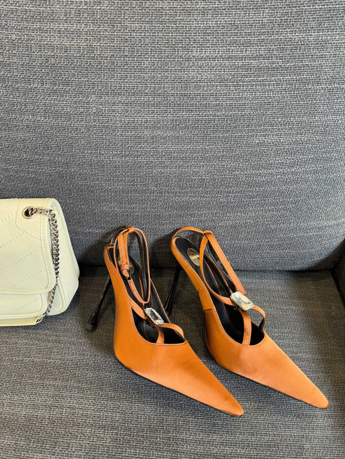 HIGH SANDAL ATTACHED GEM IN TANGELO ORANGE SILK