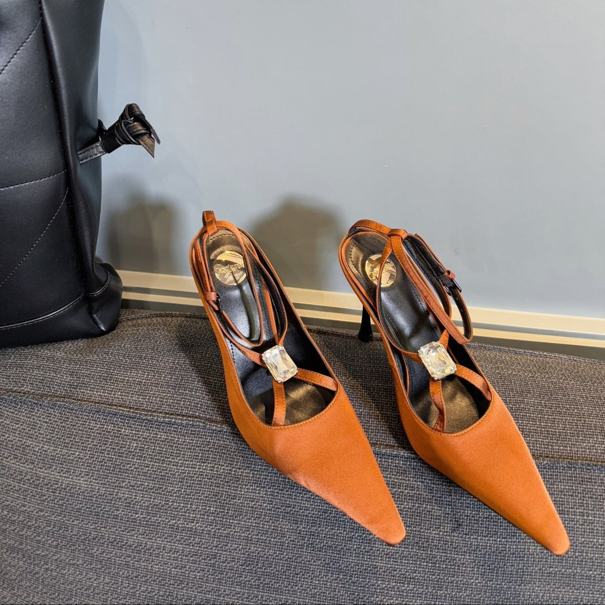 HIGH SANDAL ATTACHED GEM IN TANGELO ORANGE SILK
