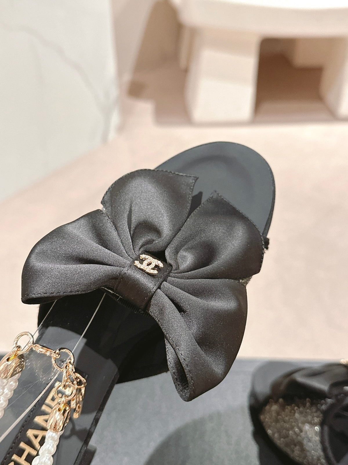 HIGH SANDAL WITH PEARL CHAIN BLACK LAMBSKIN WITH RHINESTONES