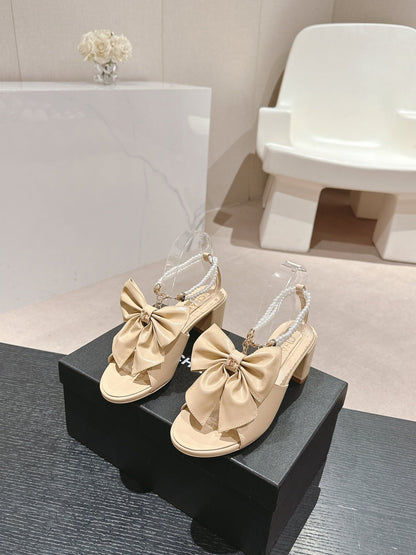 HIGH SANDAL WITH PEARL CHAIN IN BEIGE CREAM LAMBSKIN
