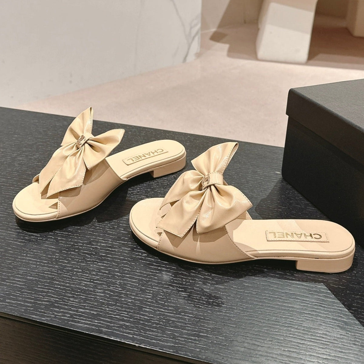 BOW LADY SLIPPERS BEIGE CREAM LAMBSKIN