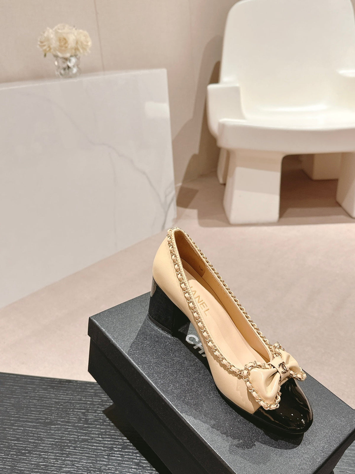 BOWKNOT HIGH HEELS IN BEIGE CREAM MIX BLACK SHEEPSKIN