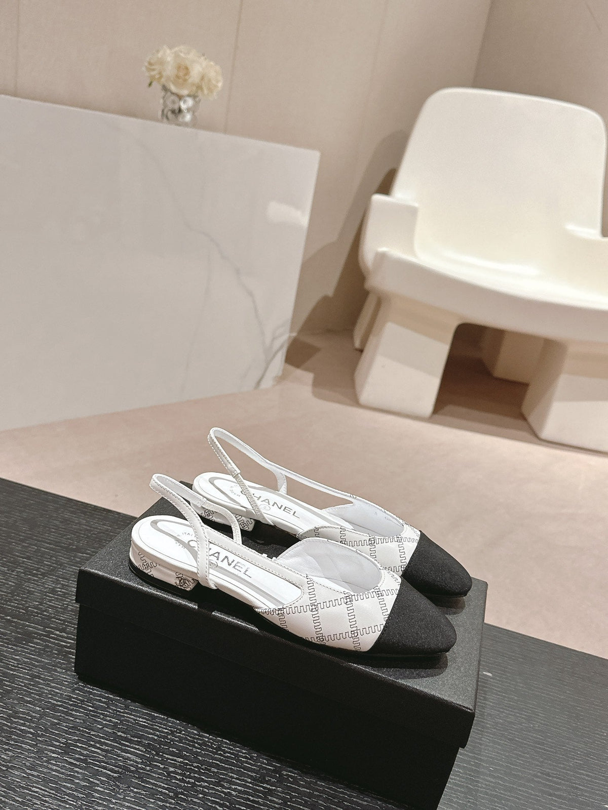 SLINGBACKS IN WHITE LAMBSKIN AND BLACK SATIN