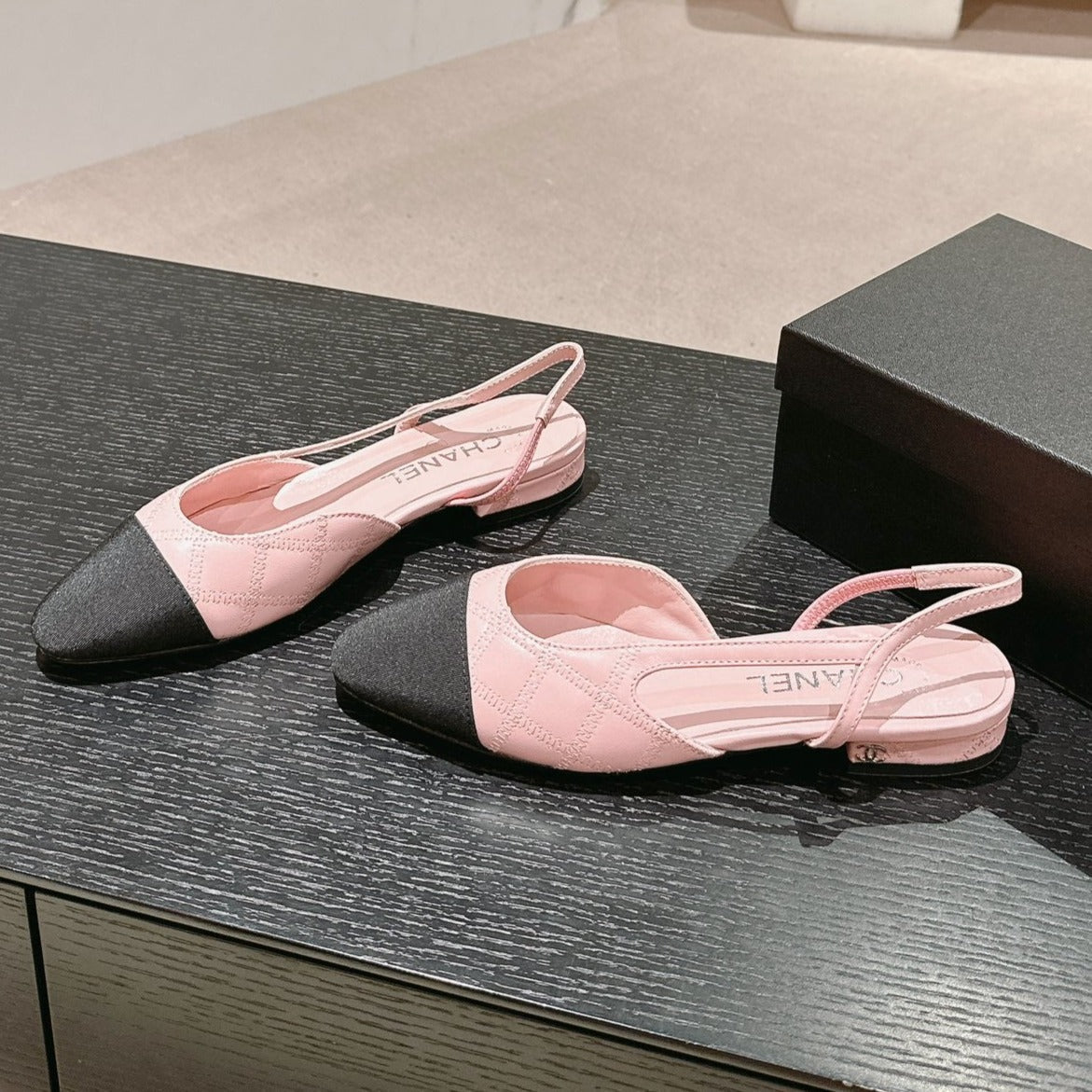 SLINGBACKS IN LIGHT PINK LAMBSKIN AND BLACK SATIN