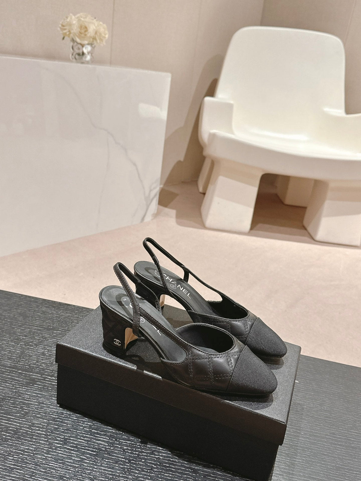 HIGH SLINGBACKS IN BLACK LAMBSKIN AND SATIN