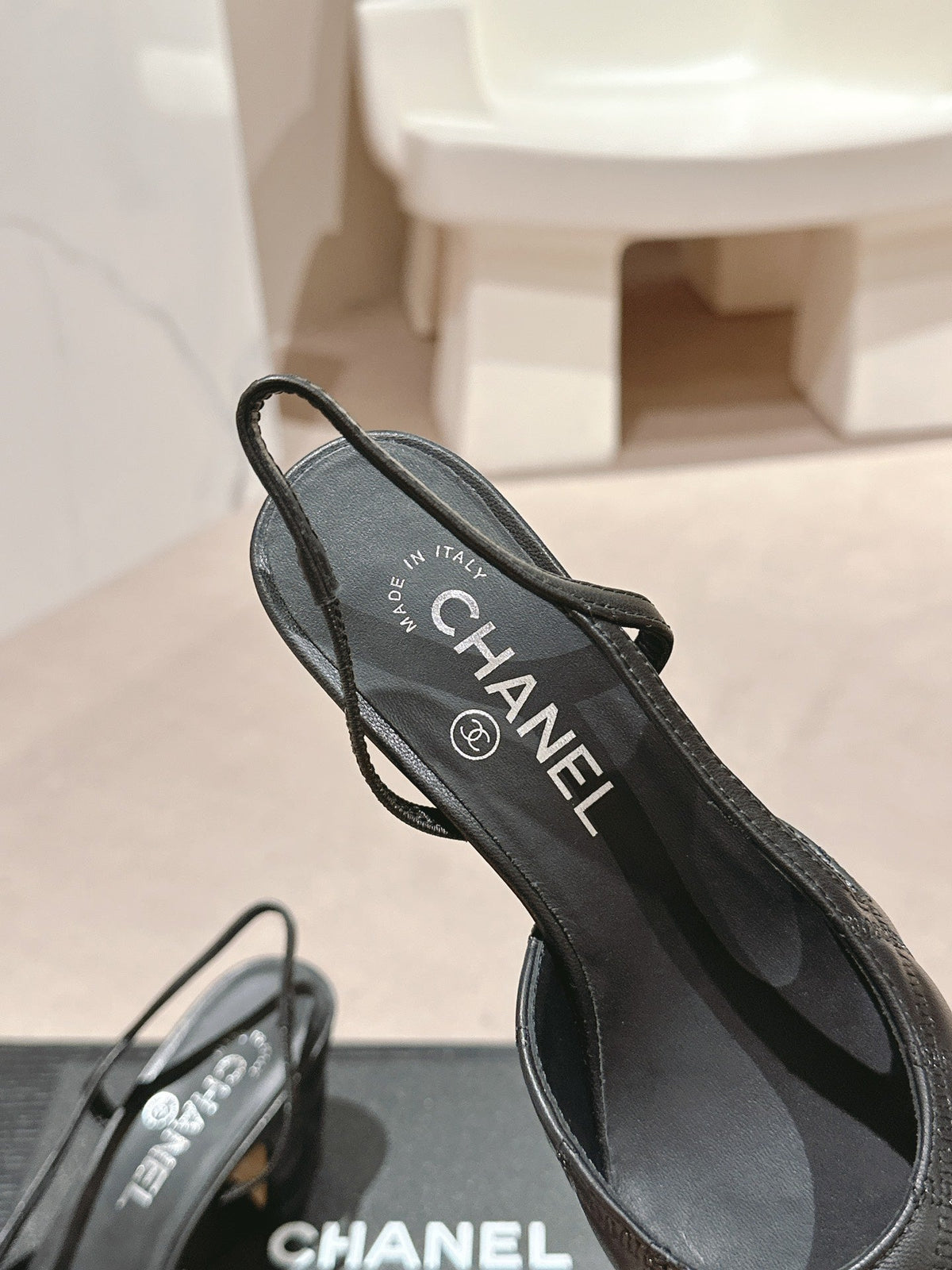 HIGH SLINGBACKS IN BLACK LAMBSKIN AND SATIN