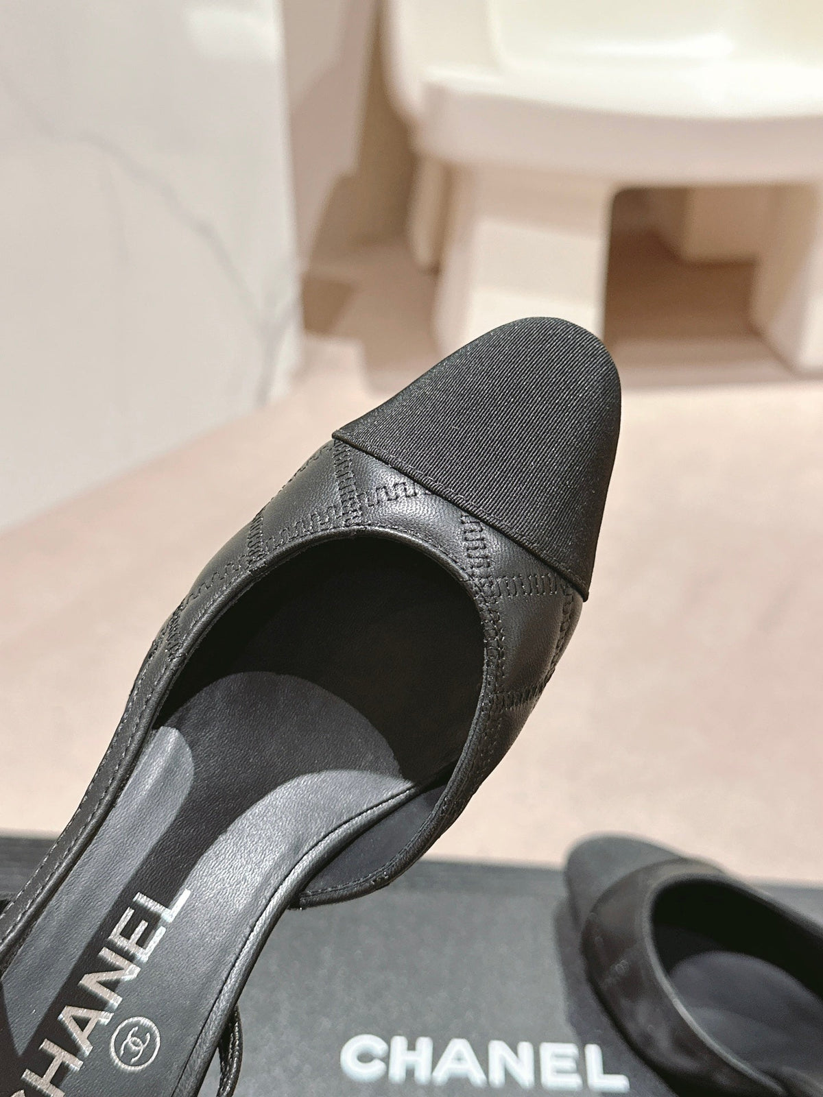 HIGH SLINGBACKS IN BLACK LAMBSKIN AND SATIN