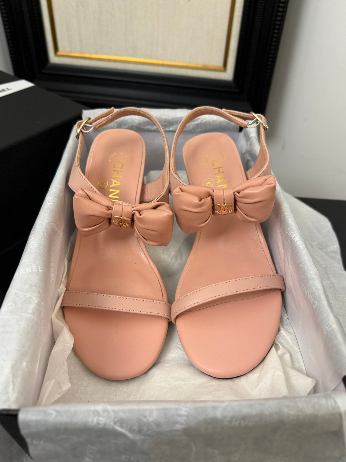 MID HEEL SANDALS IN PEACHY PINK CALFSKIN WITH BOW
