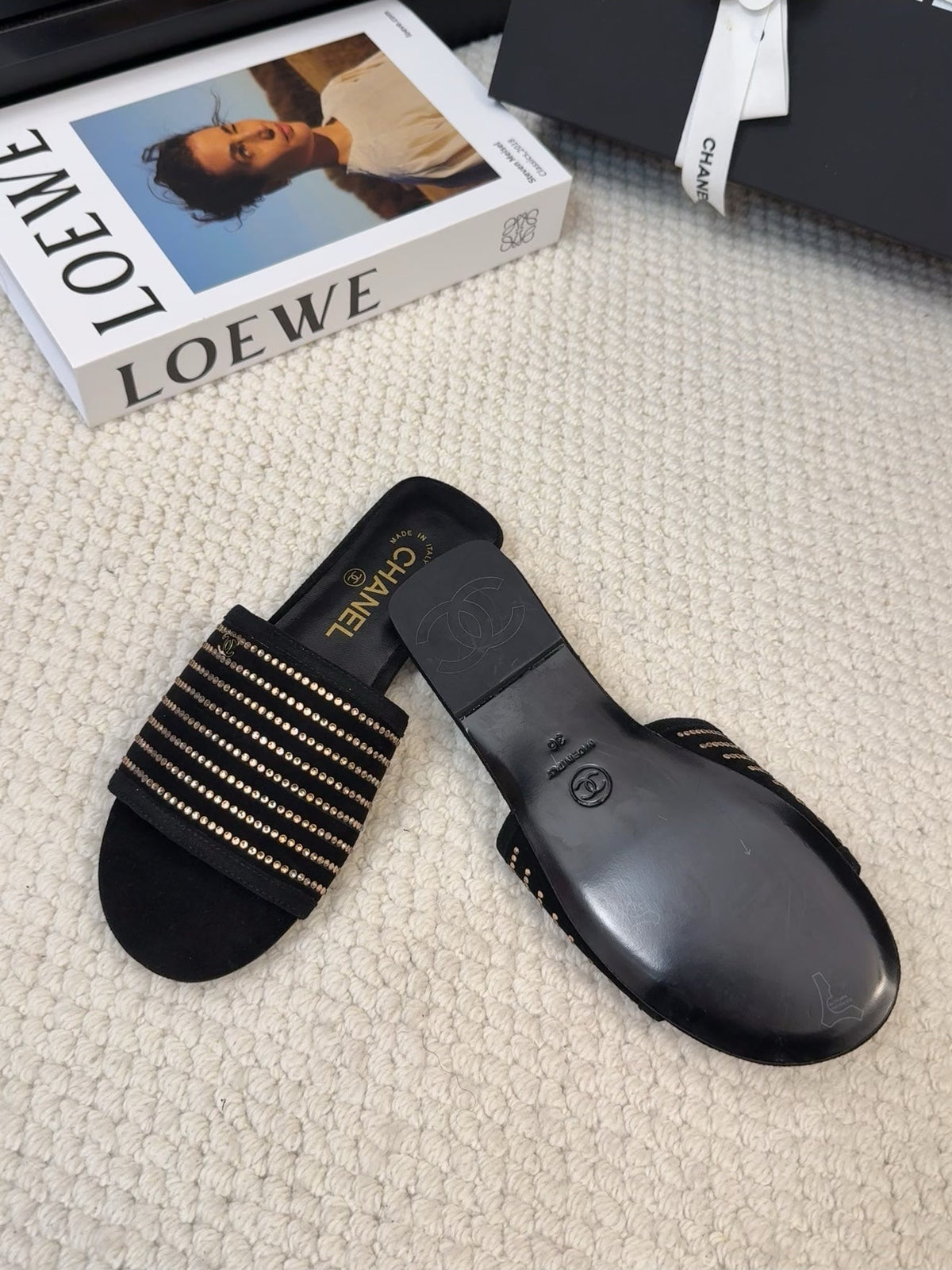 FLAT SLIDE IN BLACK SUEDE WITH CRYSTALS