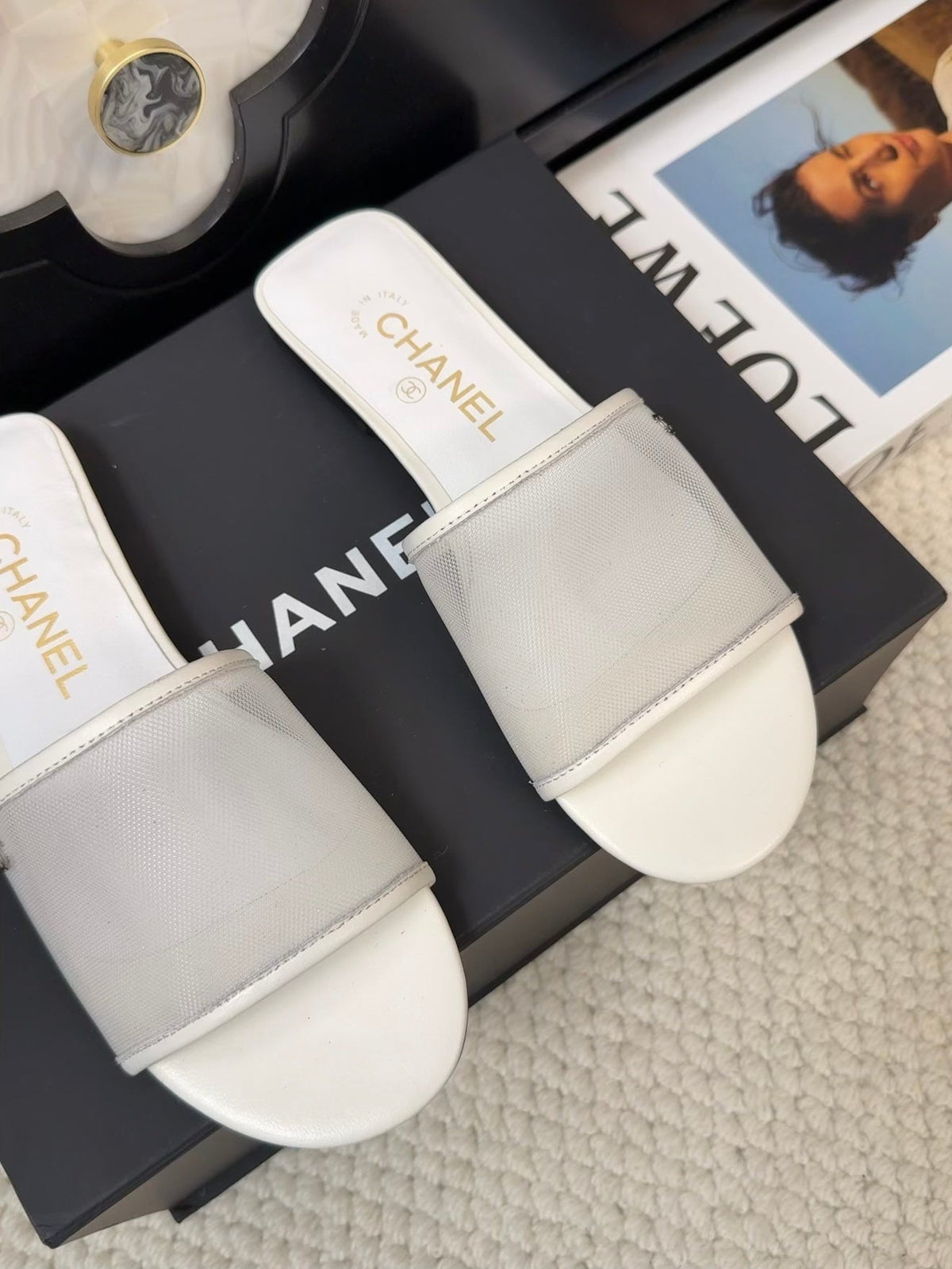 FLAT SLIDE IN WHITE MESH AND SUEDE