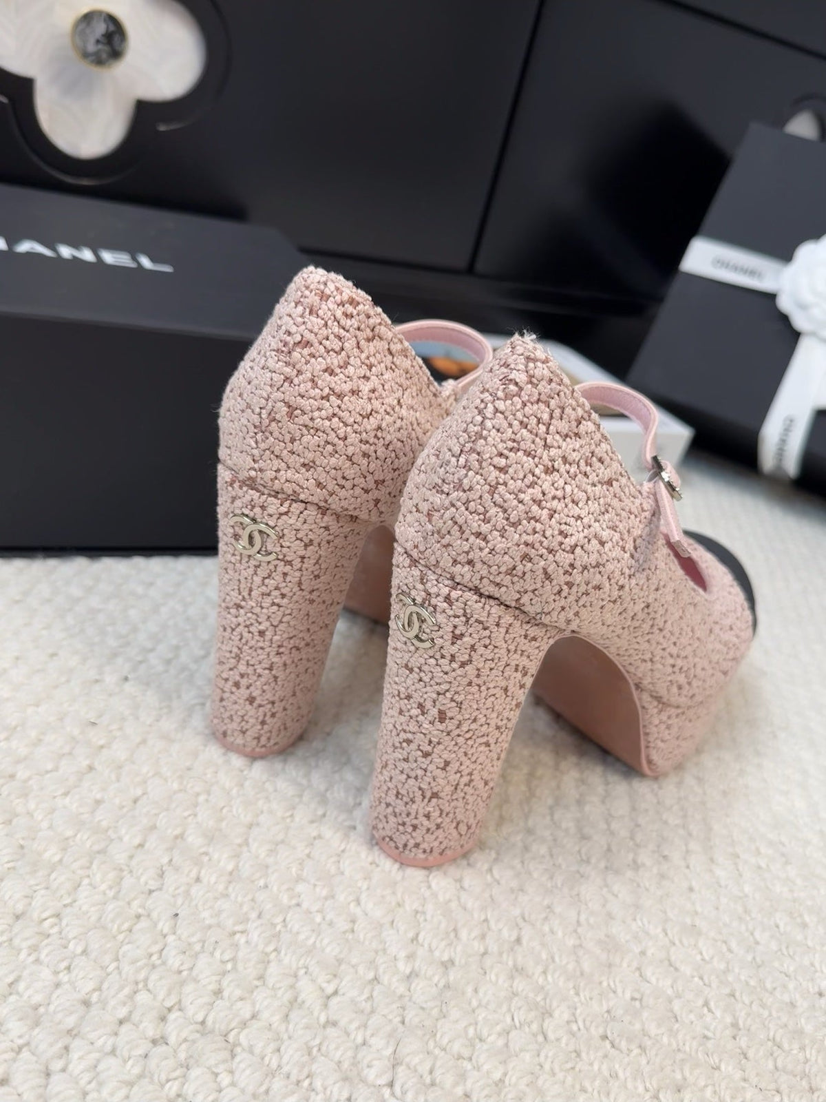 FLATFORM SANDAL IN LIGHT PINK TWEED AND BLACK FABRIC