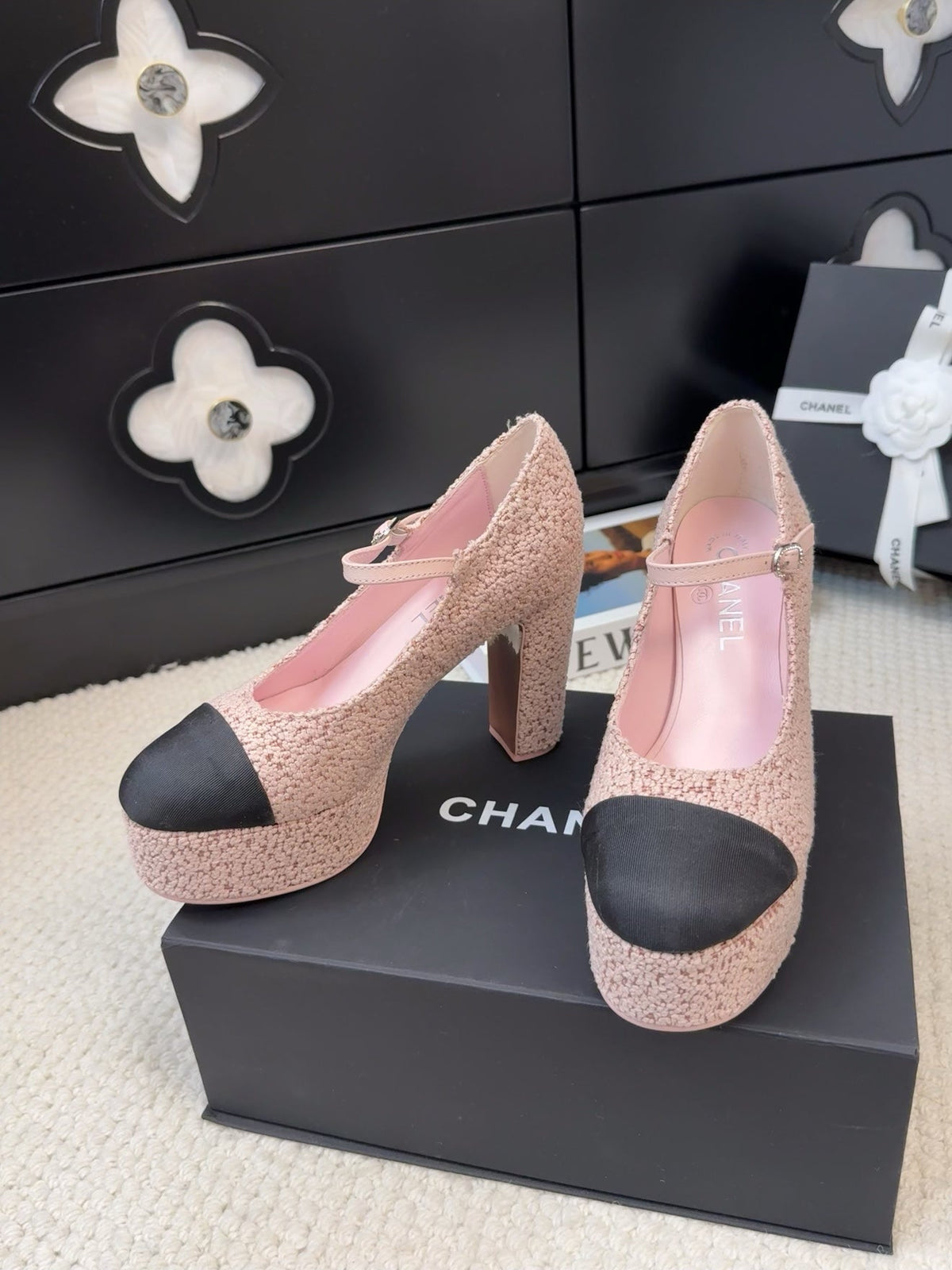 FLATFORM SANDAL IN LIGHT PINK TWEED AND BLACK FABRIC