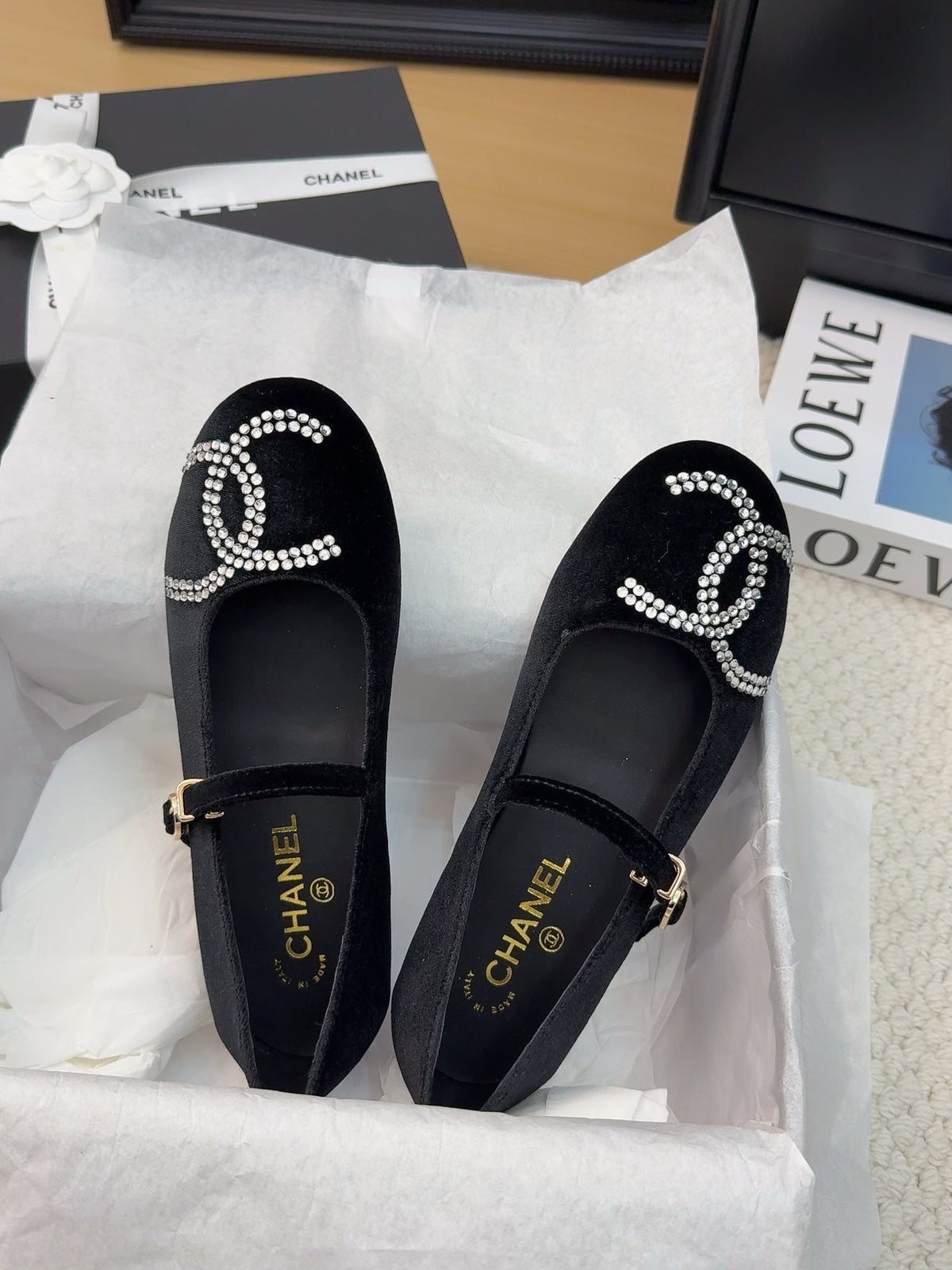 MARY JANE SHOES IN BLACK VELVET WITH CRYSTALS LOGO