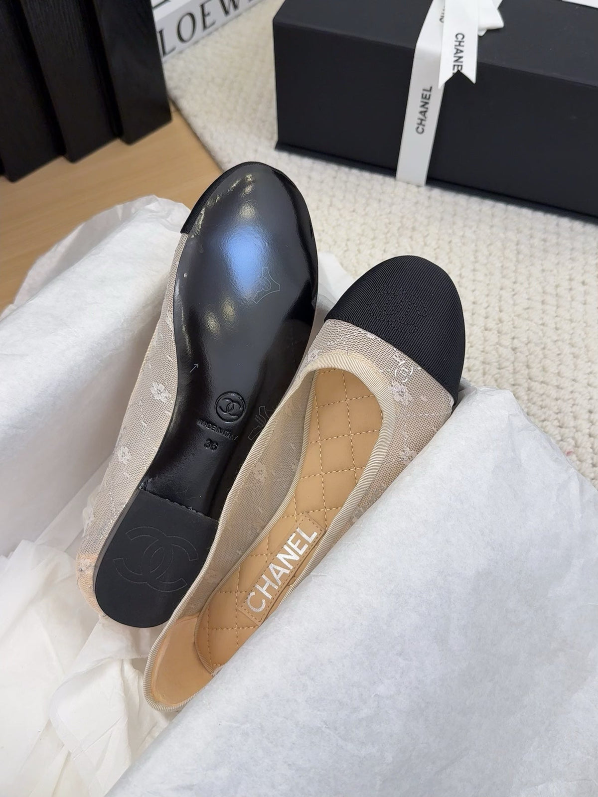 BALLET FLAT IN BLACK FABRIC AND WHITE MESH