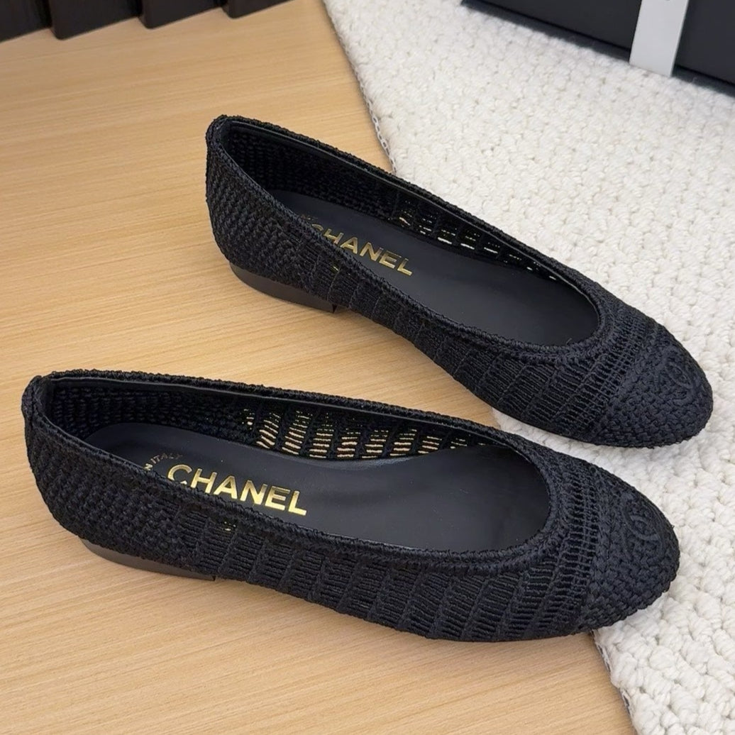 BALLERINAS IN BLACK RAFFIA
