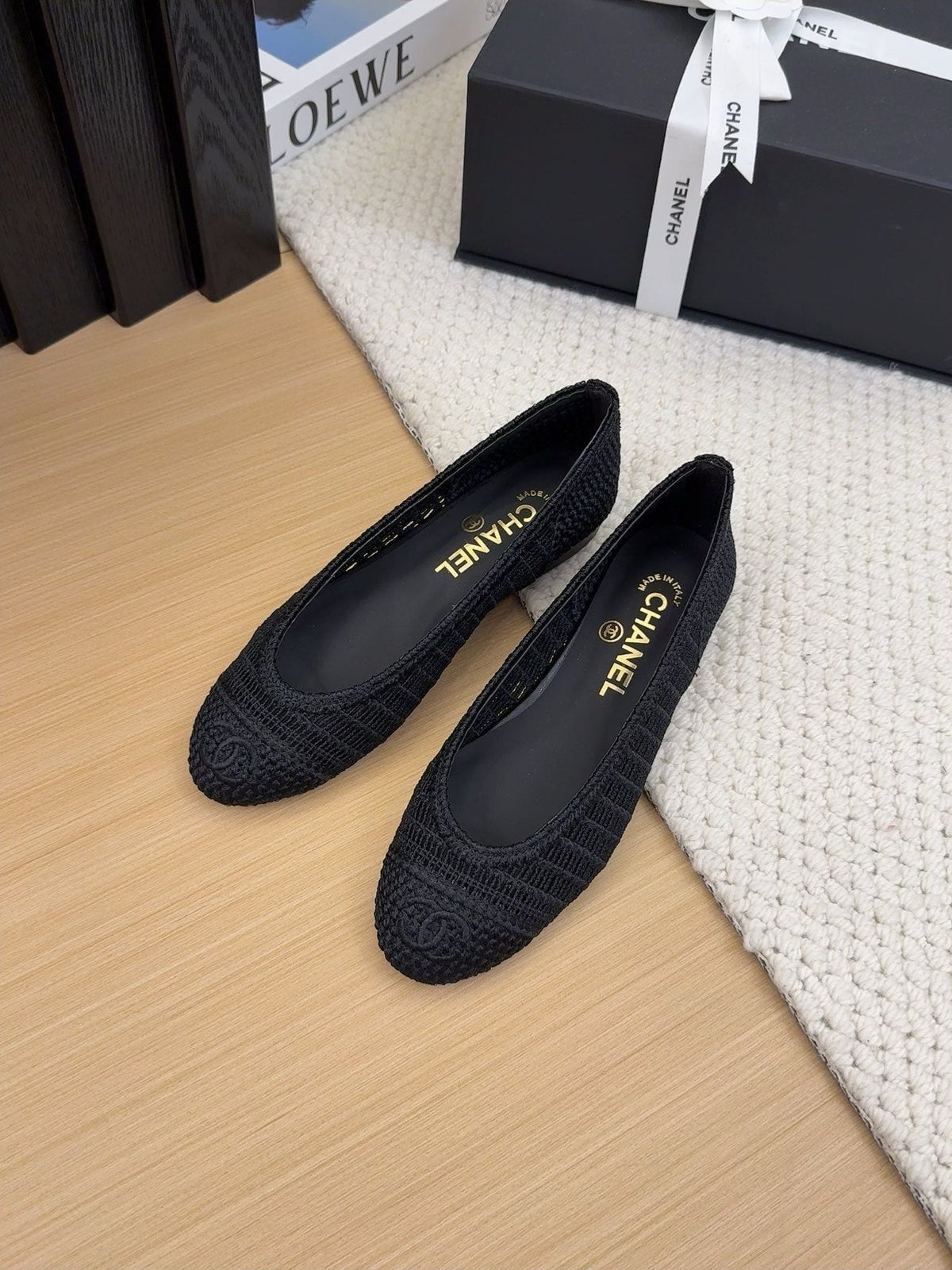 BALLERINAS IN BLACK RAFFIA