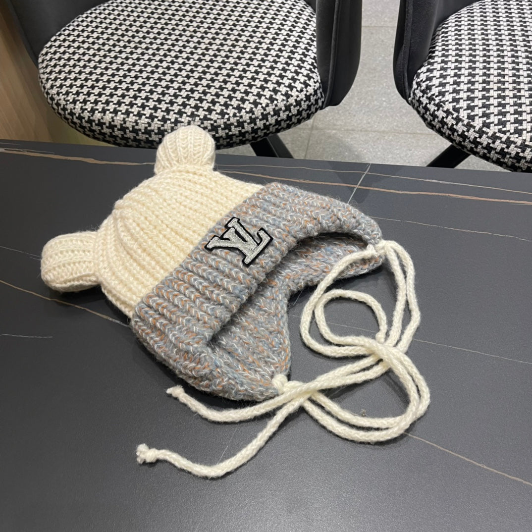 KNITTED BEANIE HAT WITH CUTE EARS IN WHITE MIX GRAY WOOL 403484