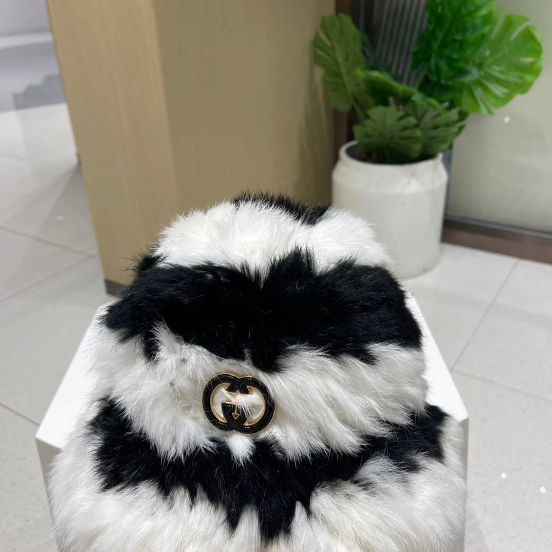 BUCKET HAT IN BLACK MIX WHITE RABBIT FUR 404640